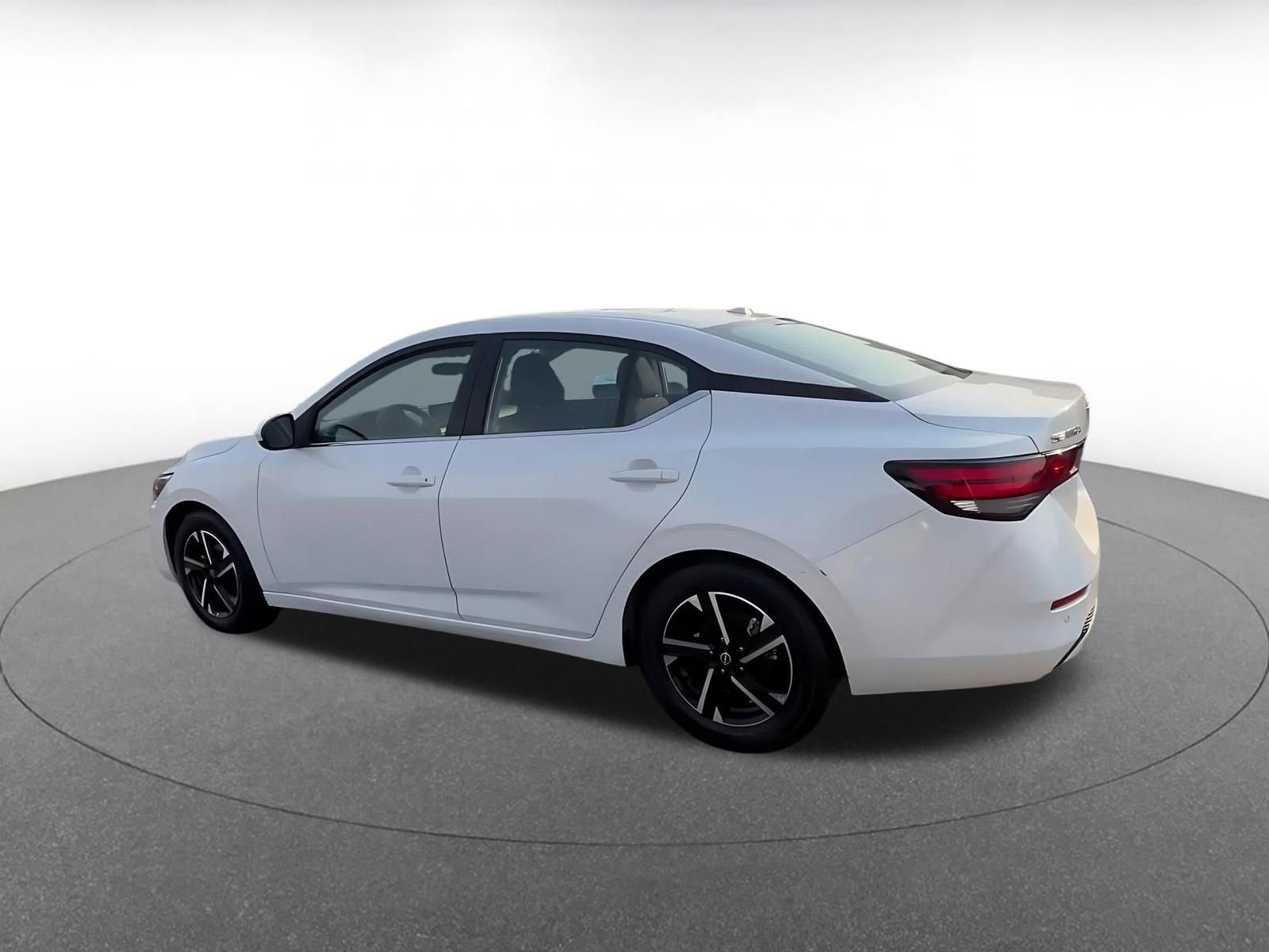 Thumbnail: 2024 Nissan Sentra - 10