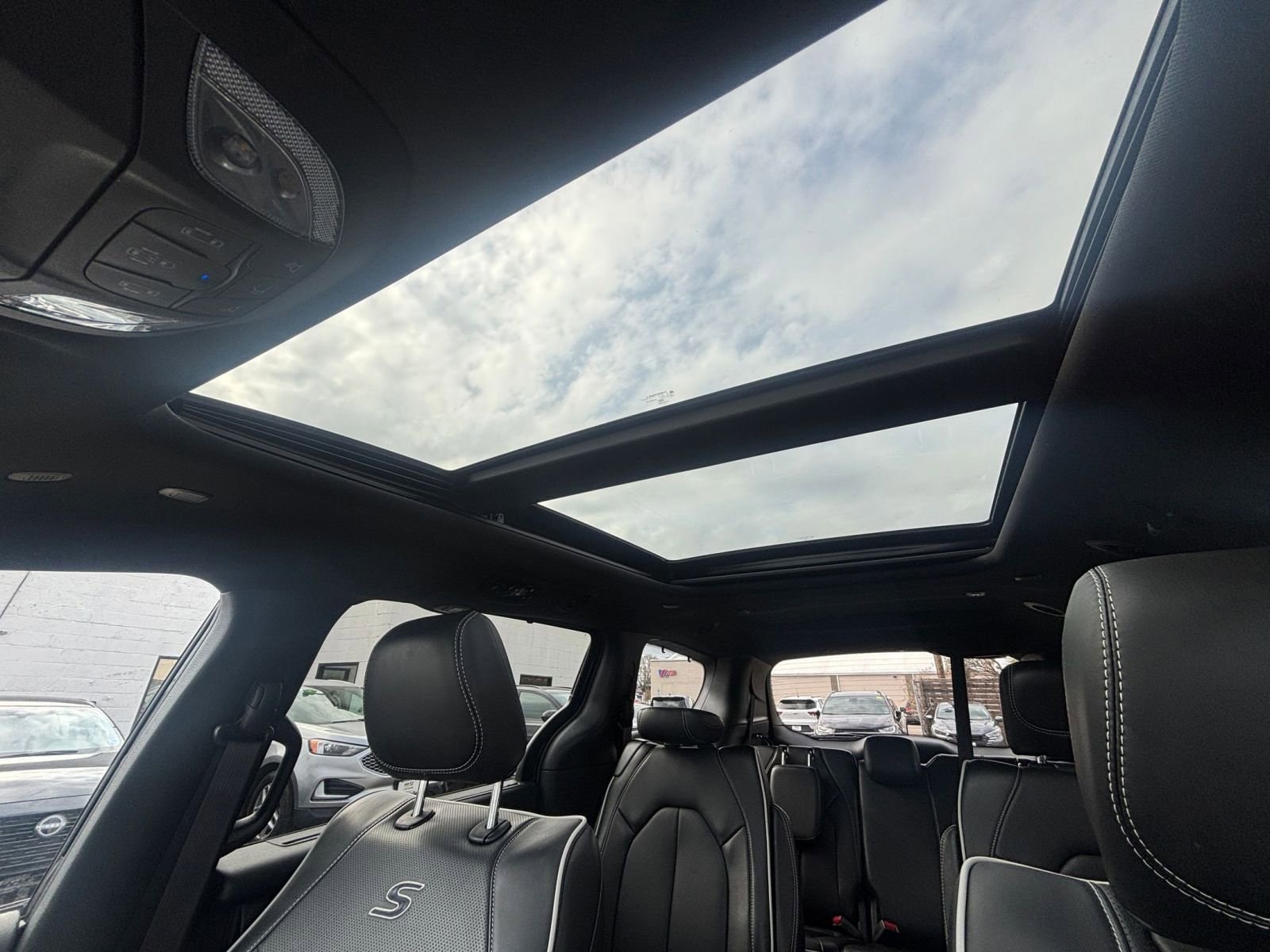 Thumbnail: 2025 Chrysler Pacifica - 32