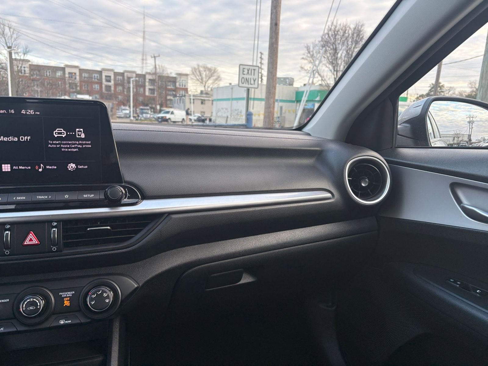 Thumbnail: 2024 Kia Forte - 33