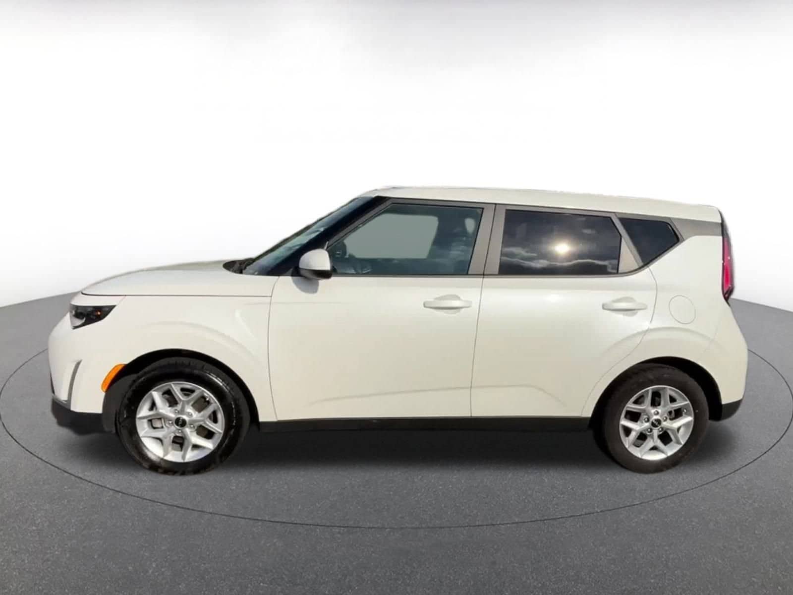 Thumbnail: 2023 Kia Soul - 9
