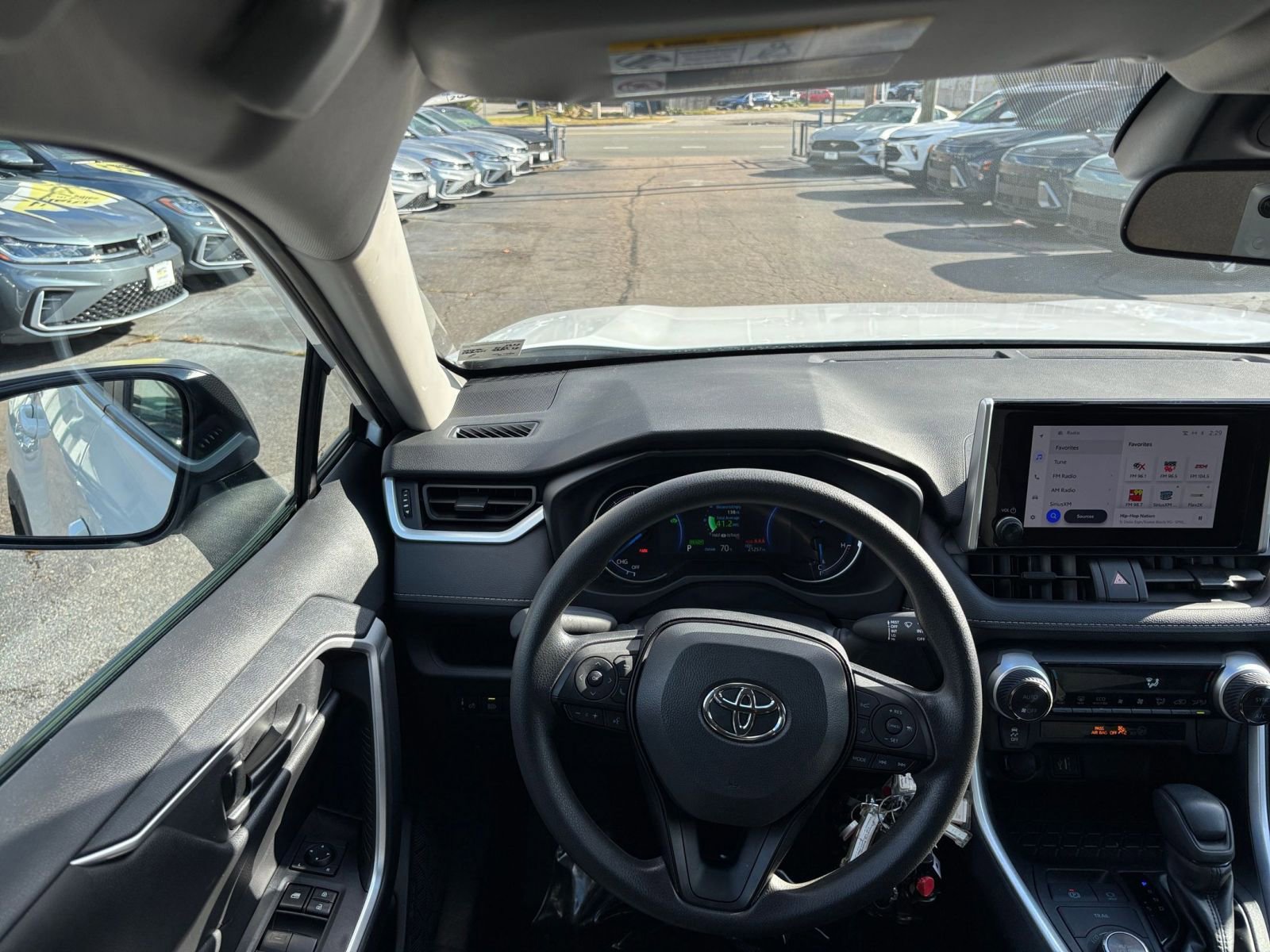 Thumbnail: 2025 Toyota RAV4 - 33