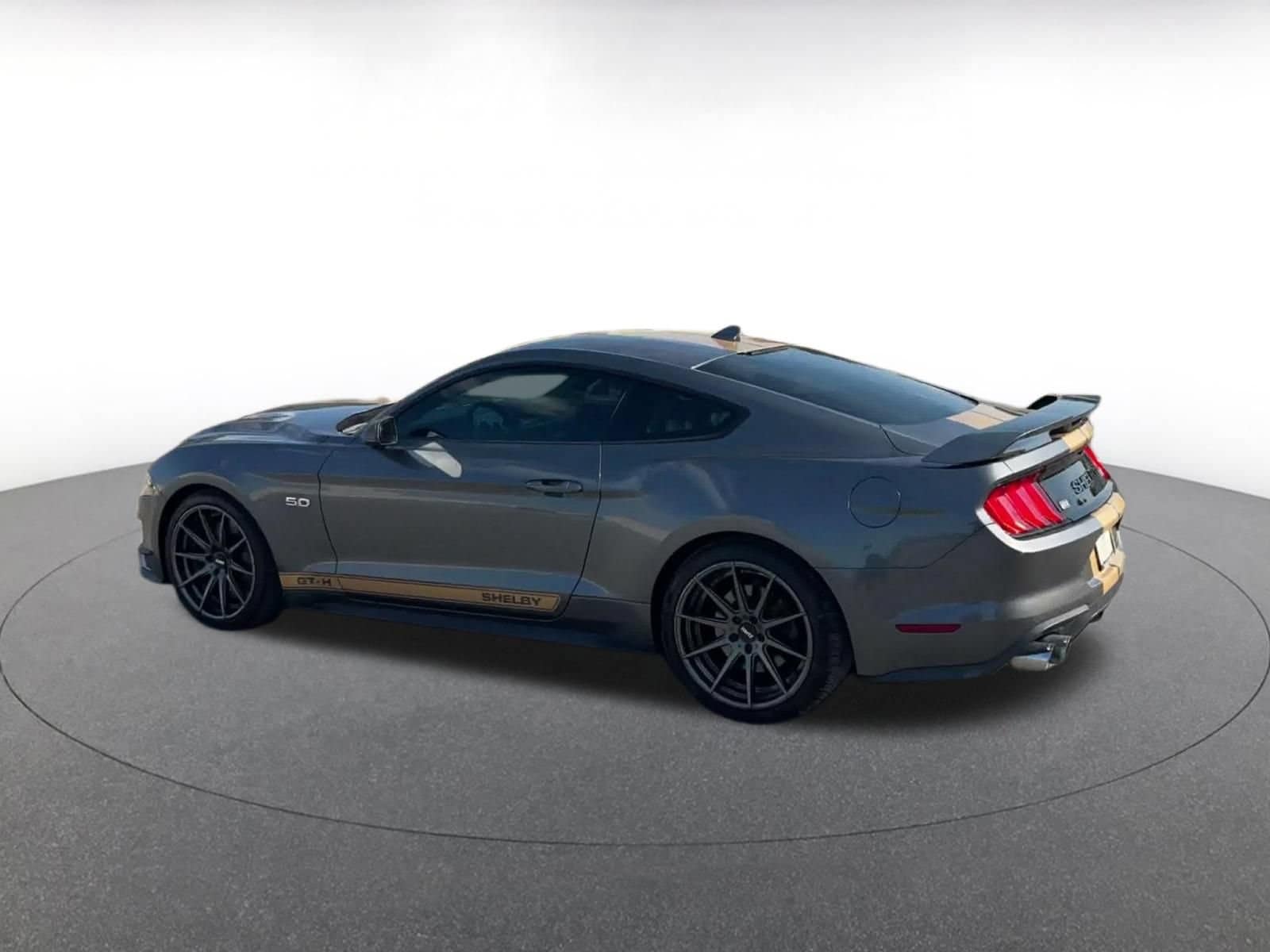 Thumbnail: 2022 Ford Mustang - 9
