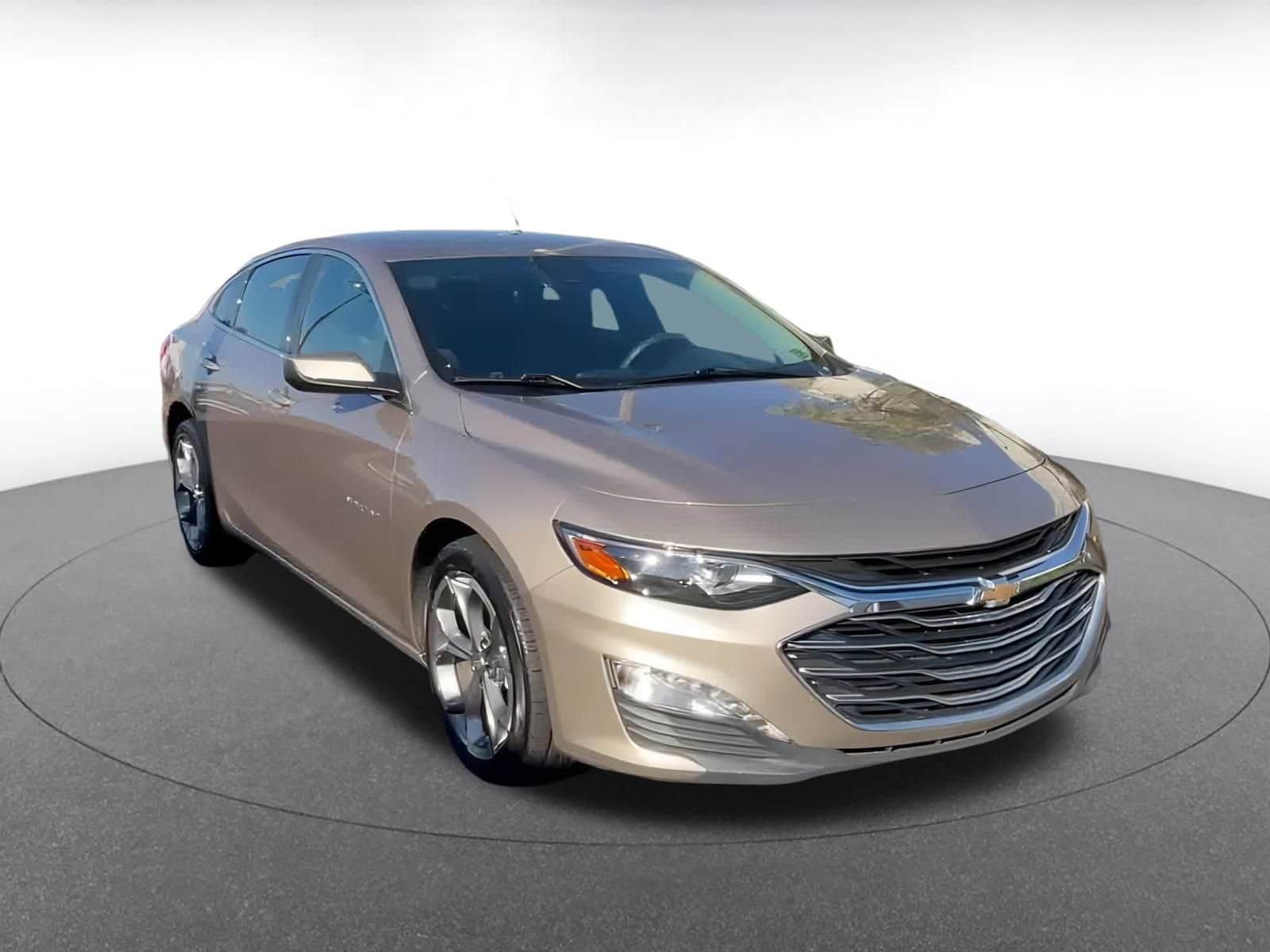 Thumbnail: 2024 Chevrolet Malibu - 3