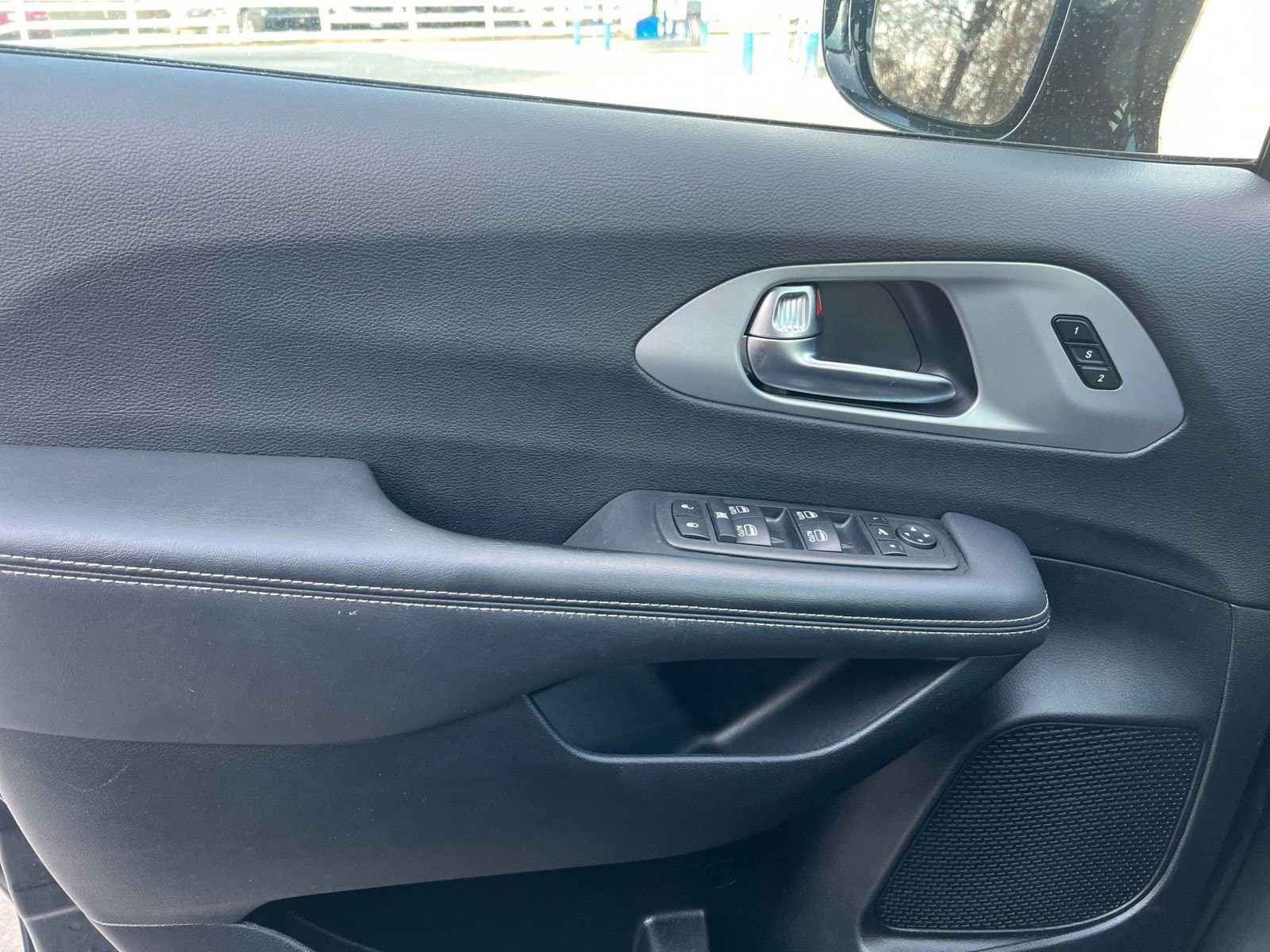 Thumbnail: 2025 Chrysler Pacifica - 18