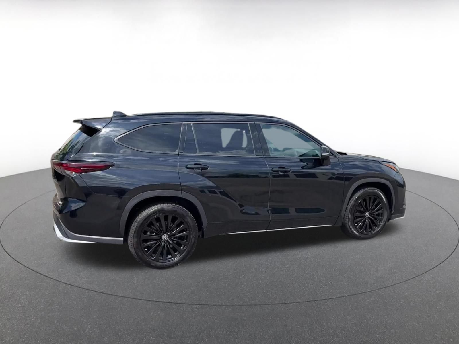 Thumbnail: 2024 Toyota Highlander - 14