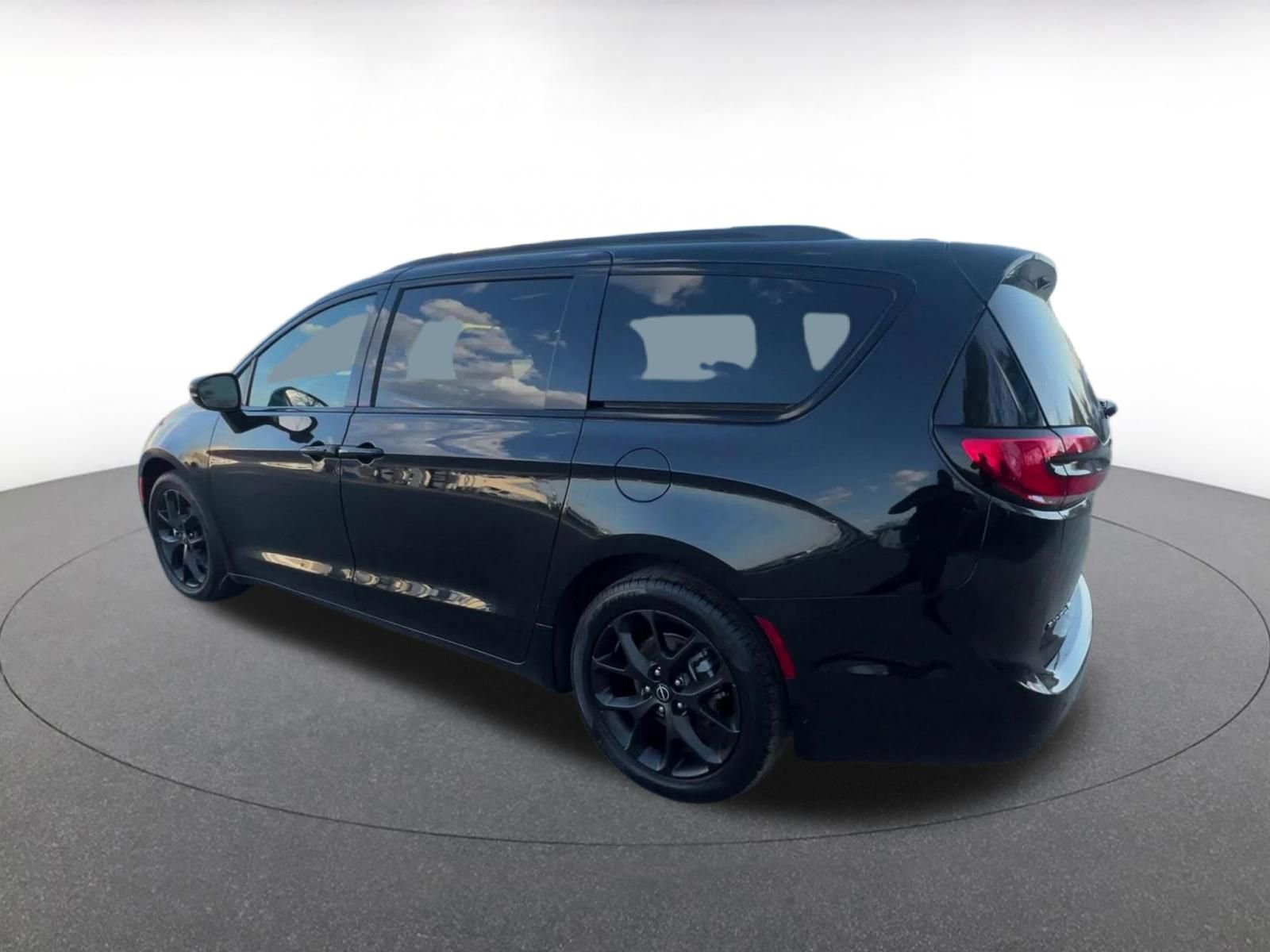 Thumbnail: 2025 Chrysler Pacifica - 10