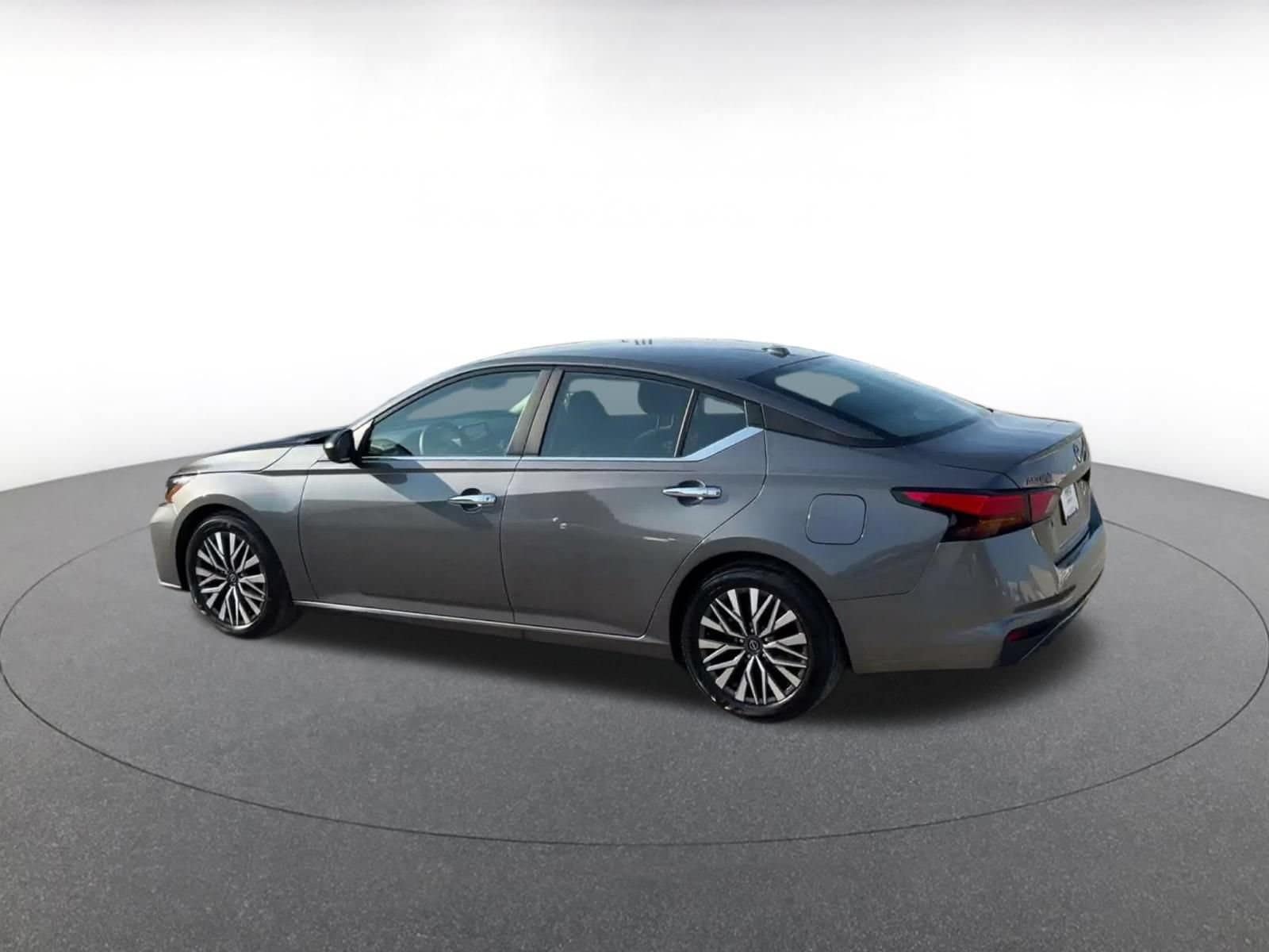 Thumbnail: 2025 Nissan Altima - 9