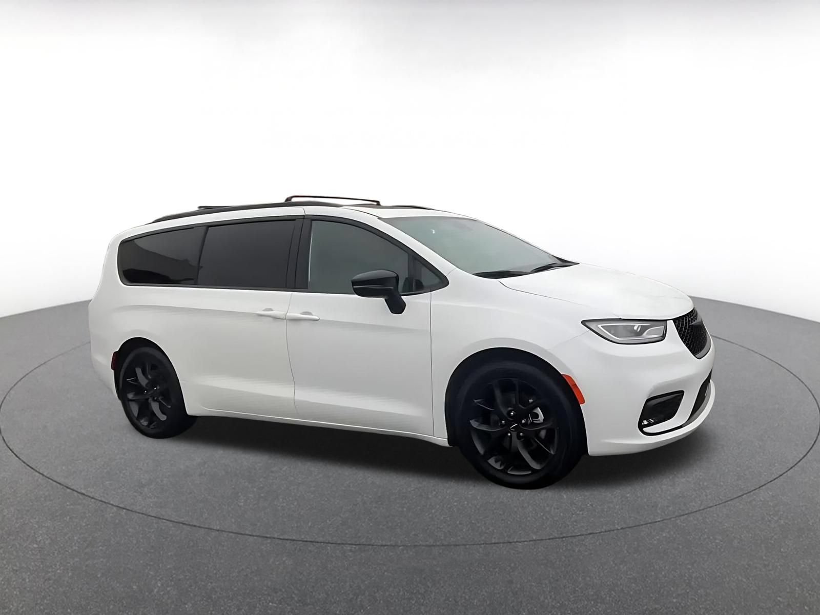 Thumbnail: 2025 Chrysler Pacifica - 2