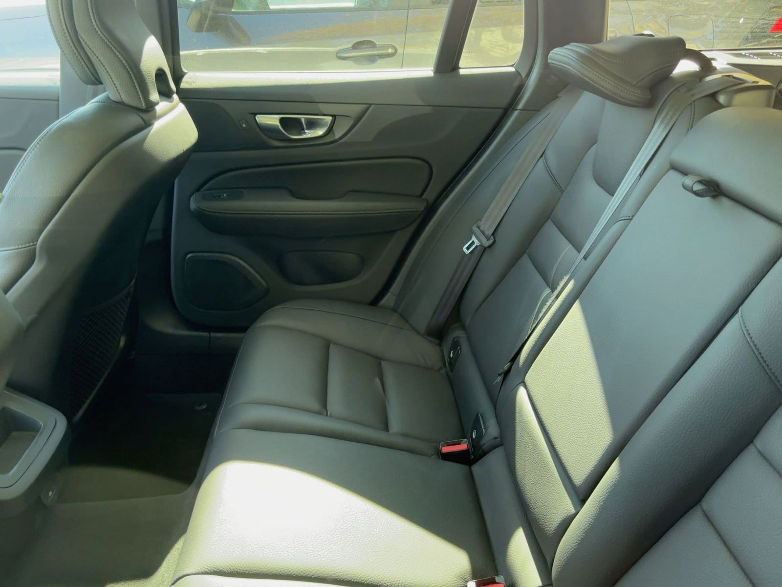 Thumbnail: 2025 Volvo S60 - 8