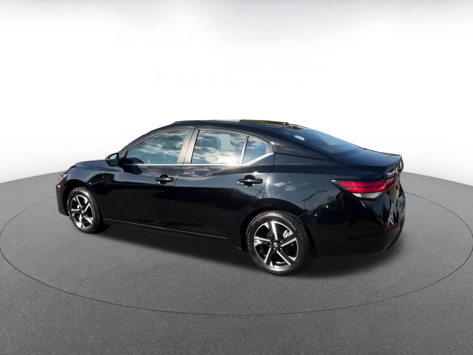 Thumbnail: 2024 Nissan Sentra - 10