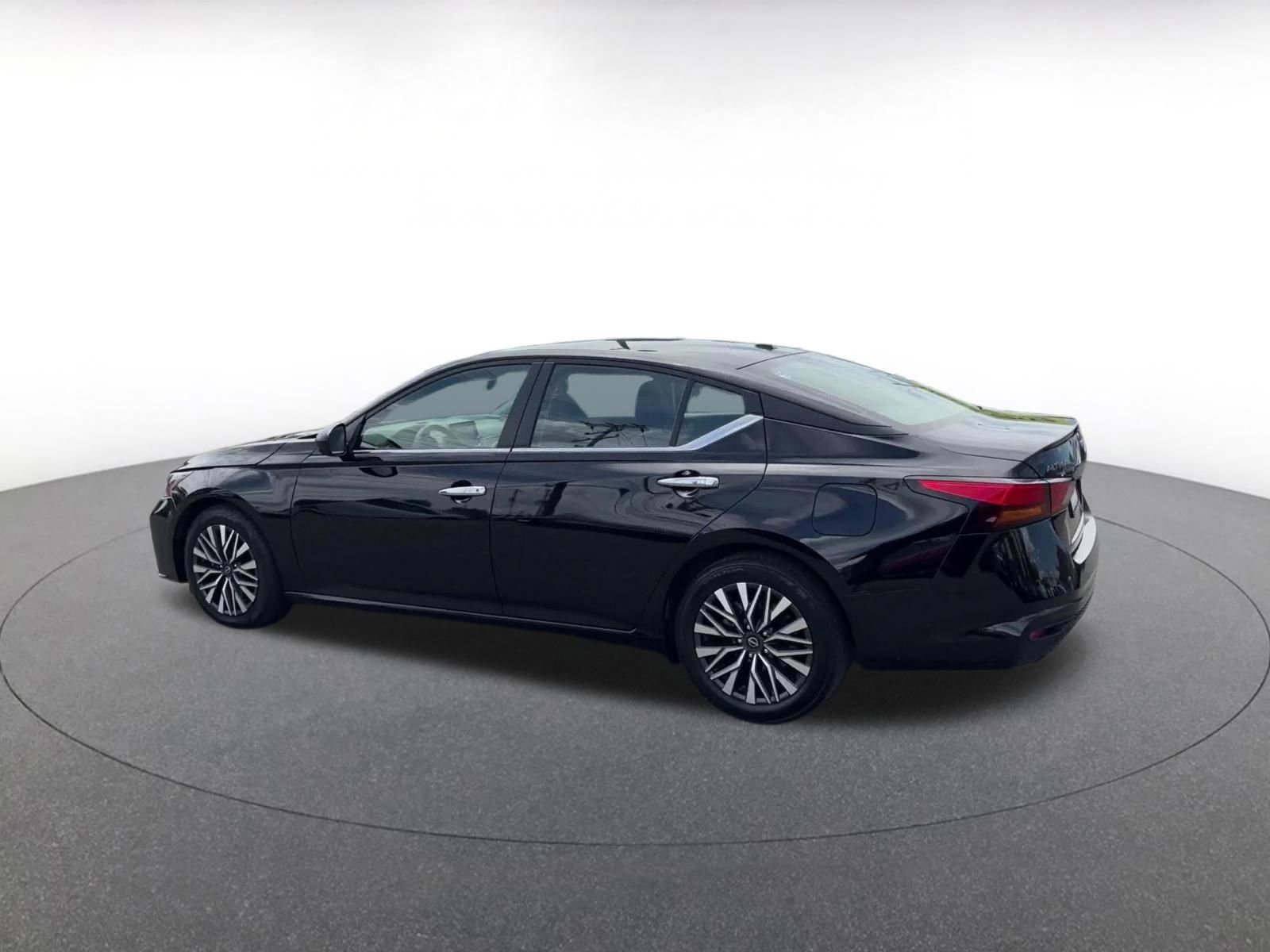 Thumbnail: 2025 Nissan Altima - 10