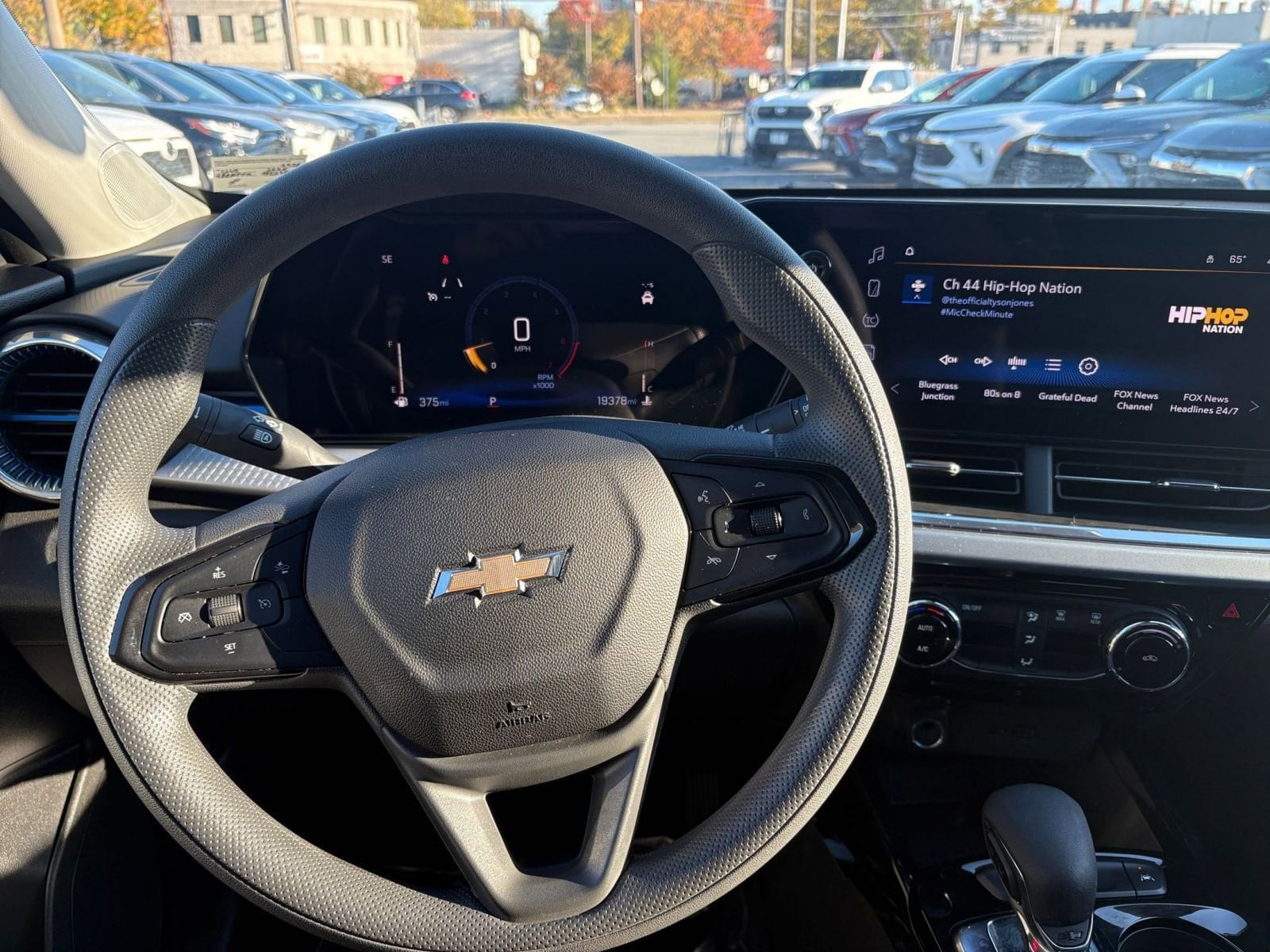 Thumbnail: 2025 Chevrolet Trax - 32