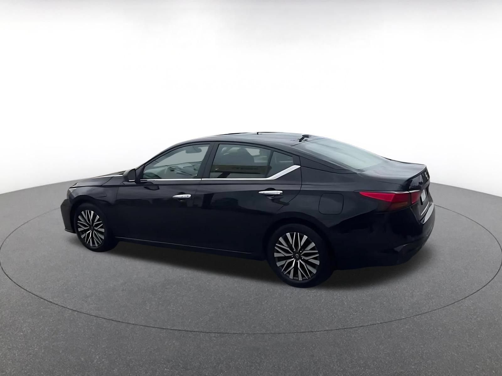 Thumbnail: 2025 Nissan Altima - 8
