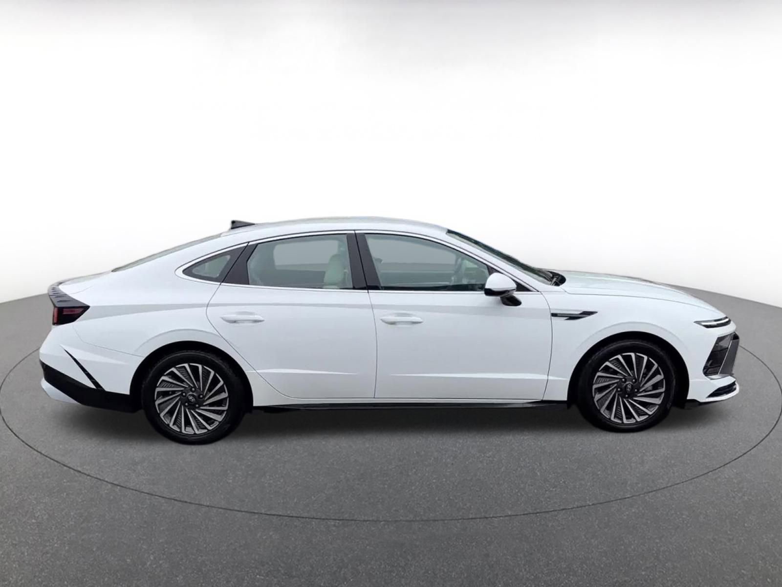 Thumbnail: 2025 Hyundai Sonata - 16
