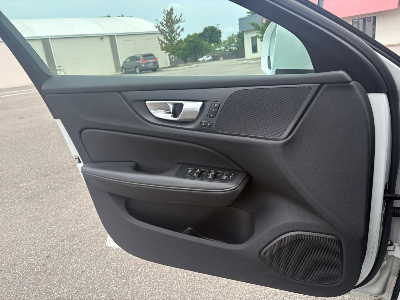Thumbnail: 2025 Volvo S60 - 18