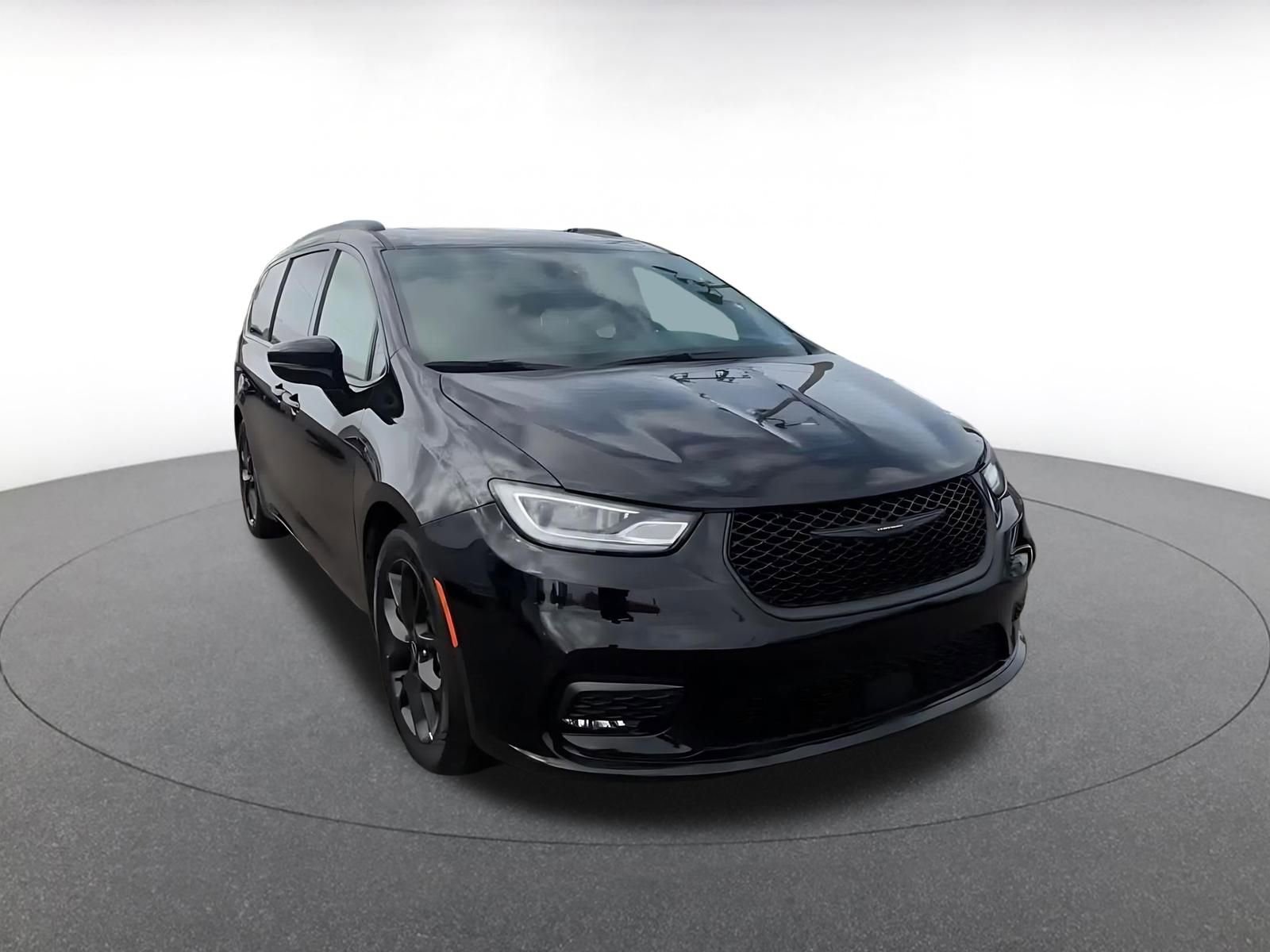 Thumbnail: 2025 Chrysler Pacifica - 3