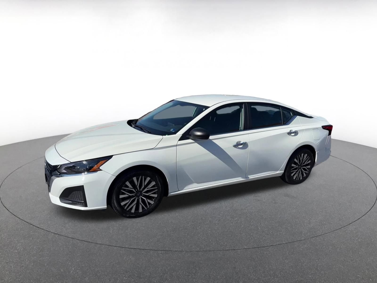 Thumbnail: 2025 Nissan Altima - 8