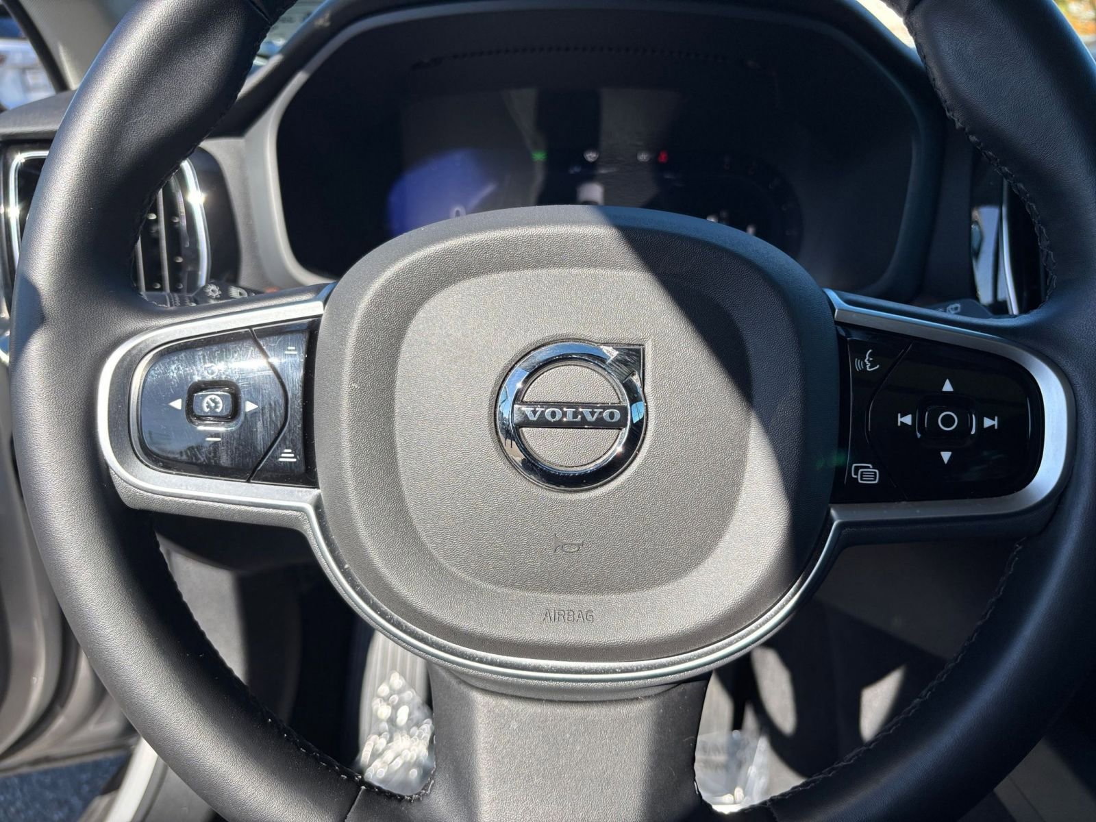 Thumbnail: 2025 Volvo S60 - 28