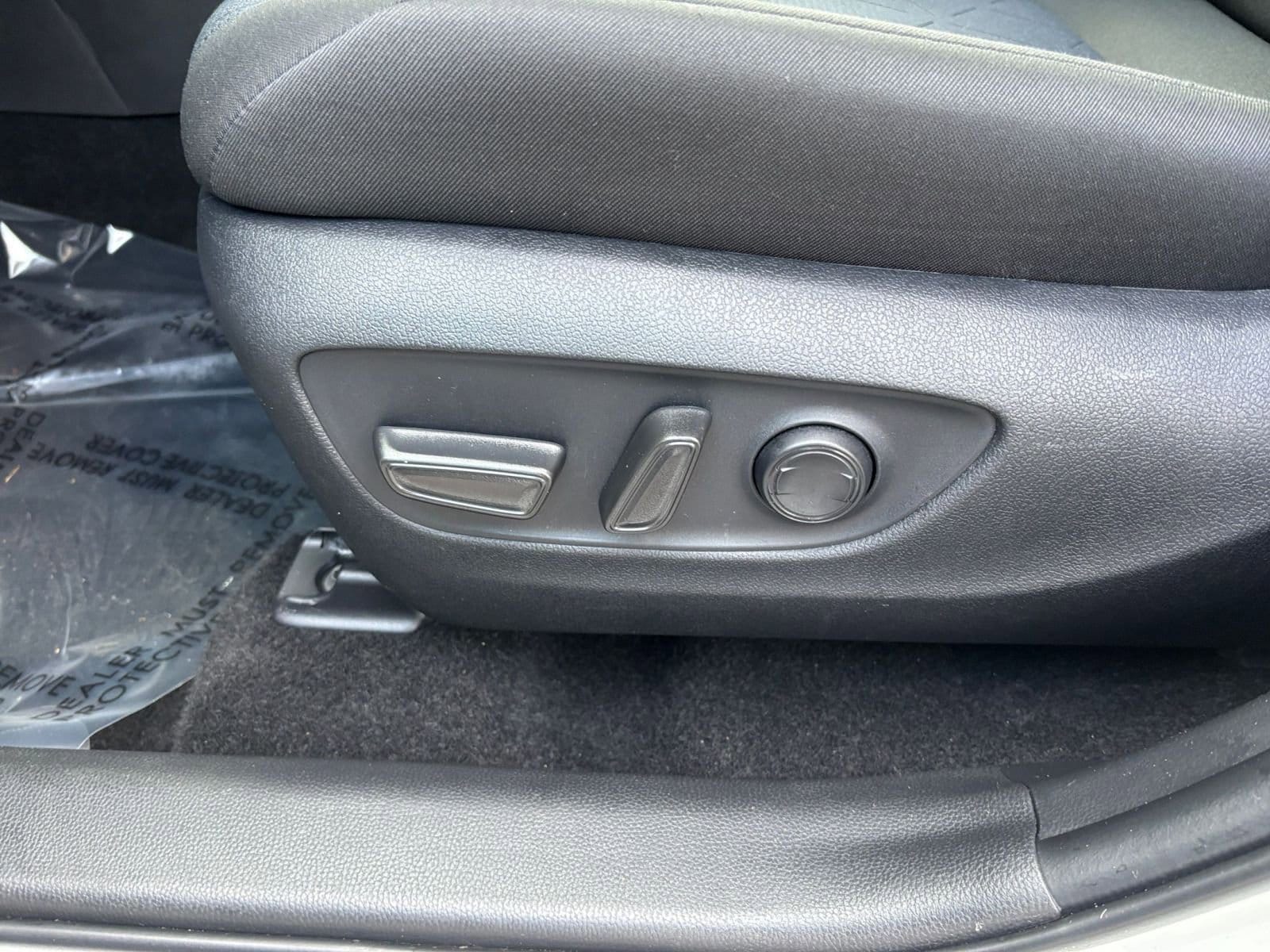 Thumbnail: 2025 Toyota RAV4 - 23