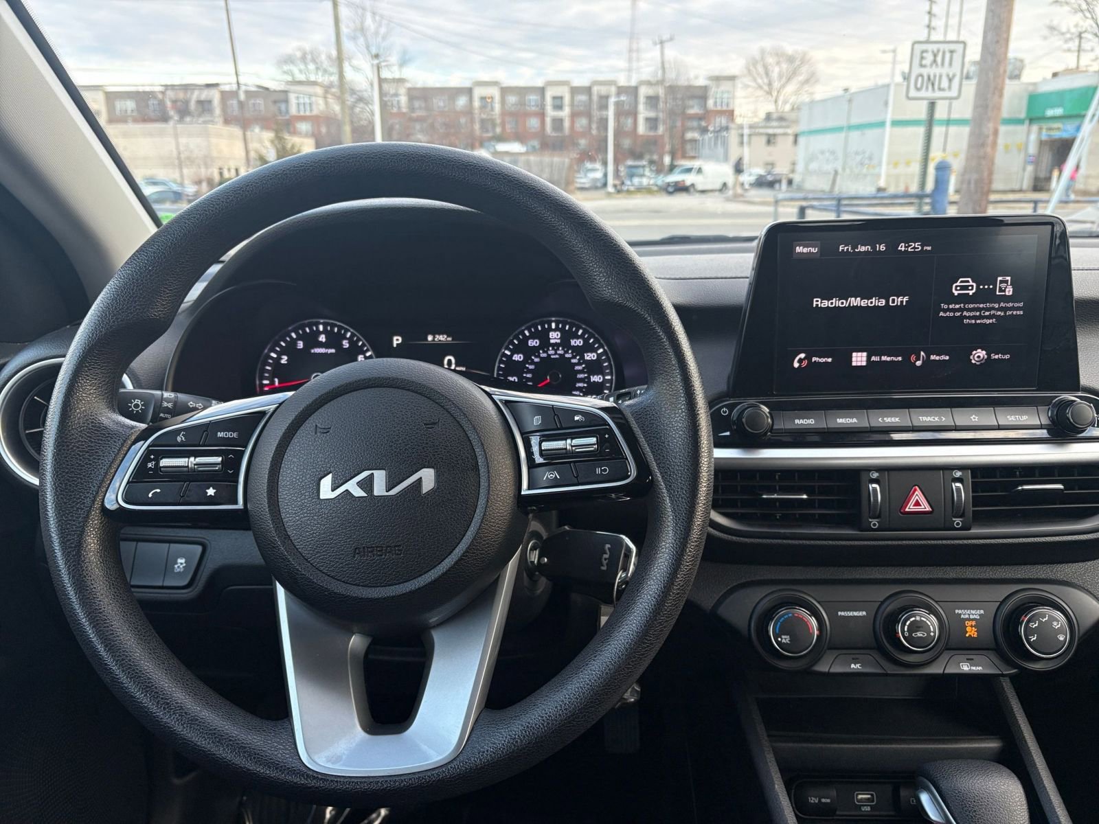 Thumbnail: 2024 Kia Forte - 32