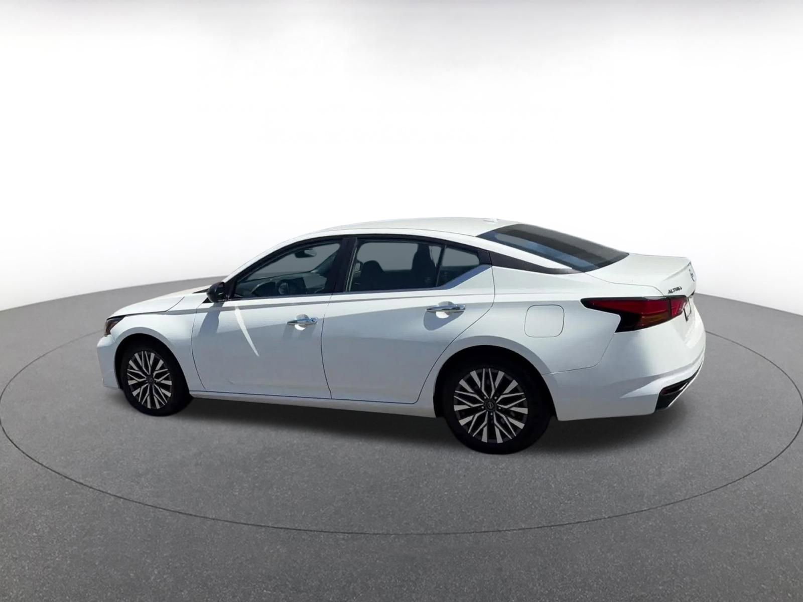 Thumbnail: 2025 Nissan Altima - 10