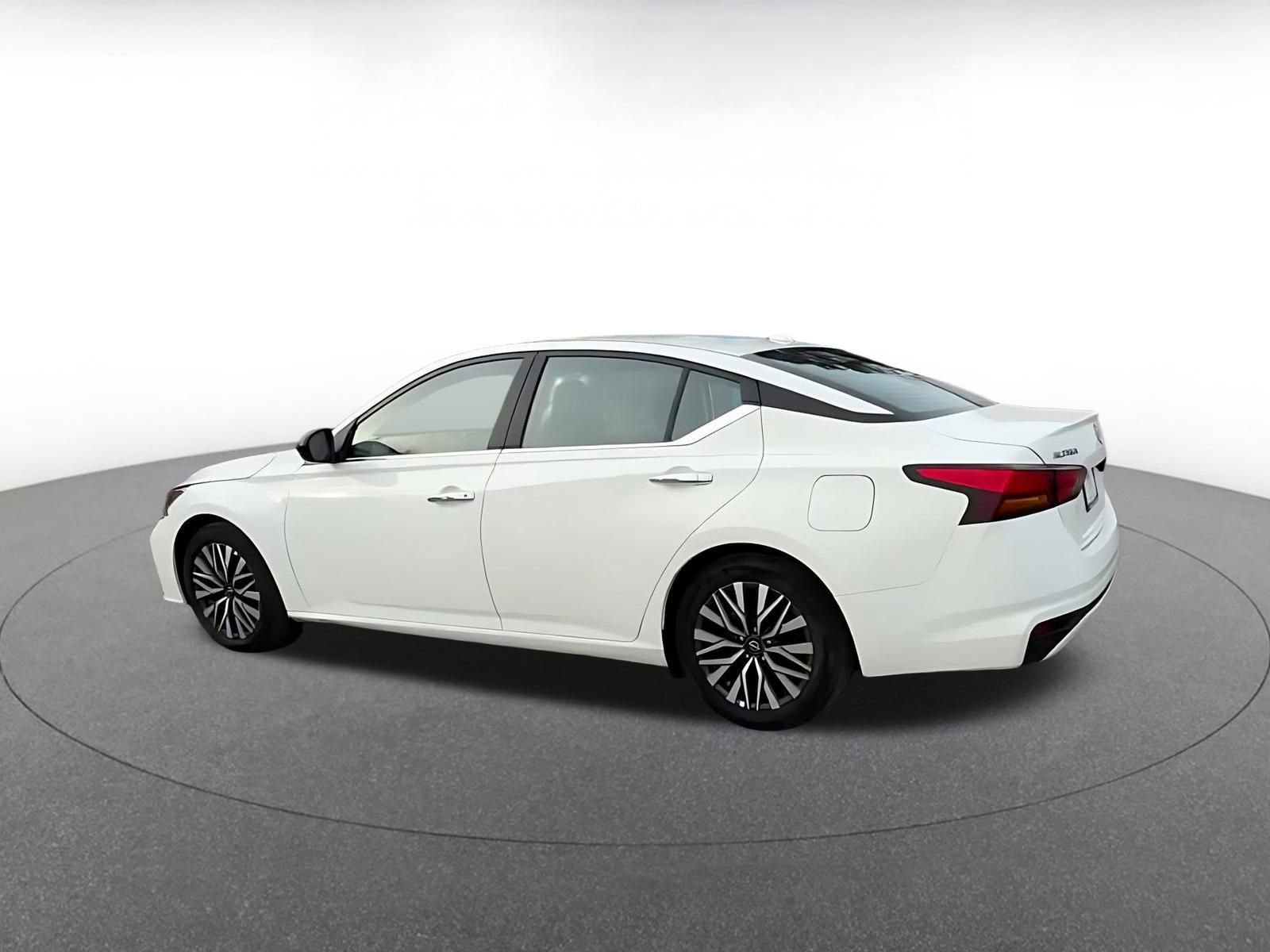 Thumbnail: 2025 Nissan Altima - 10