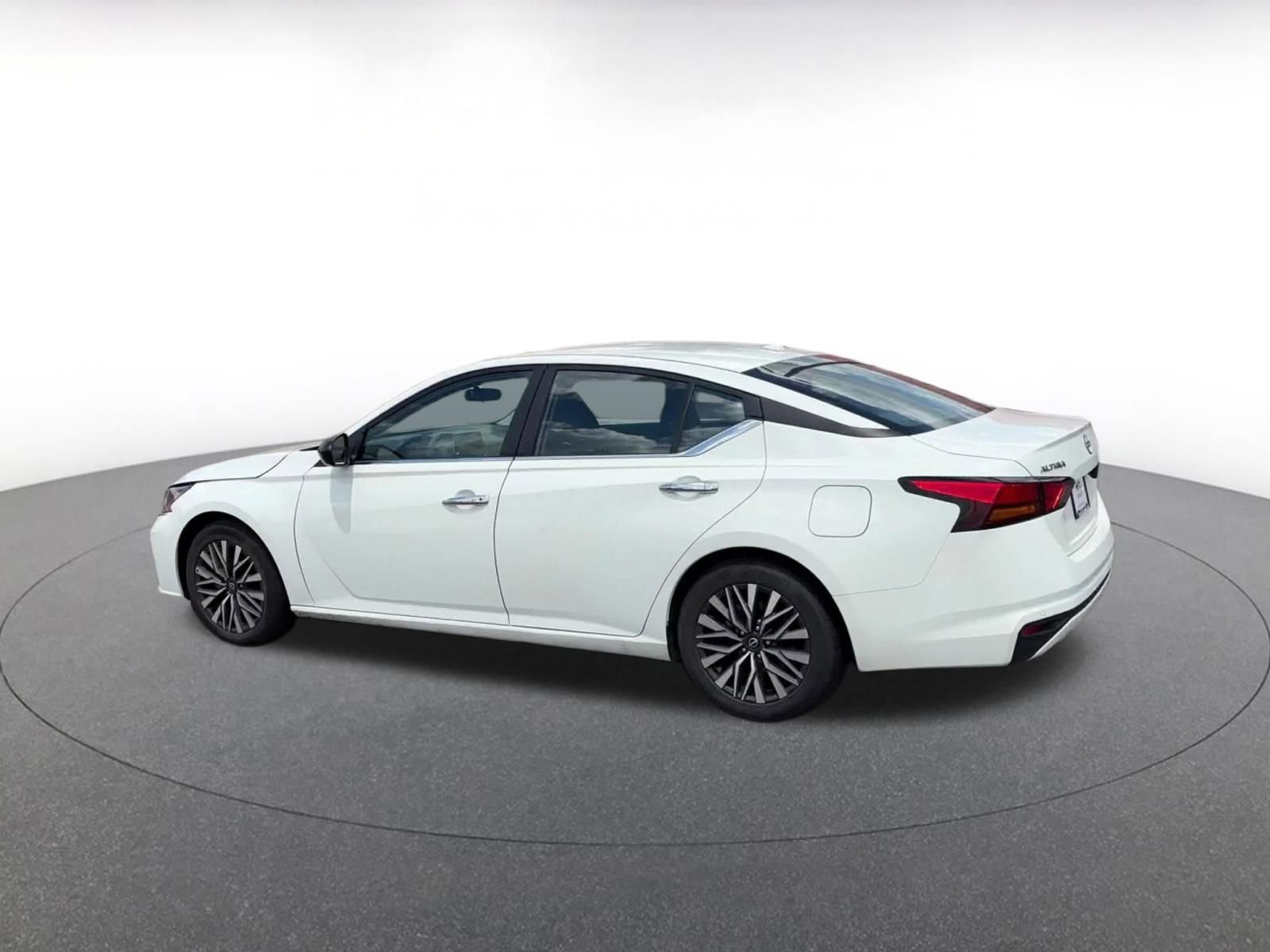 Thumbnail: 2025 Nissan Altima - 10