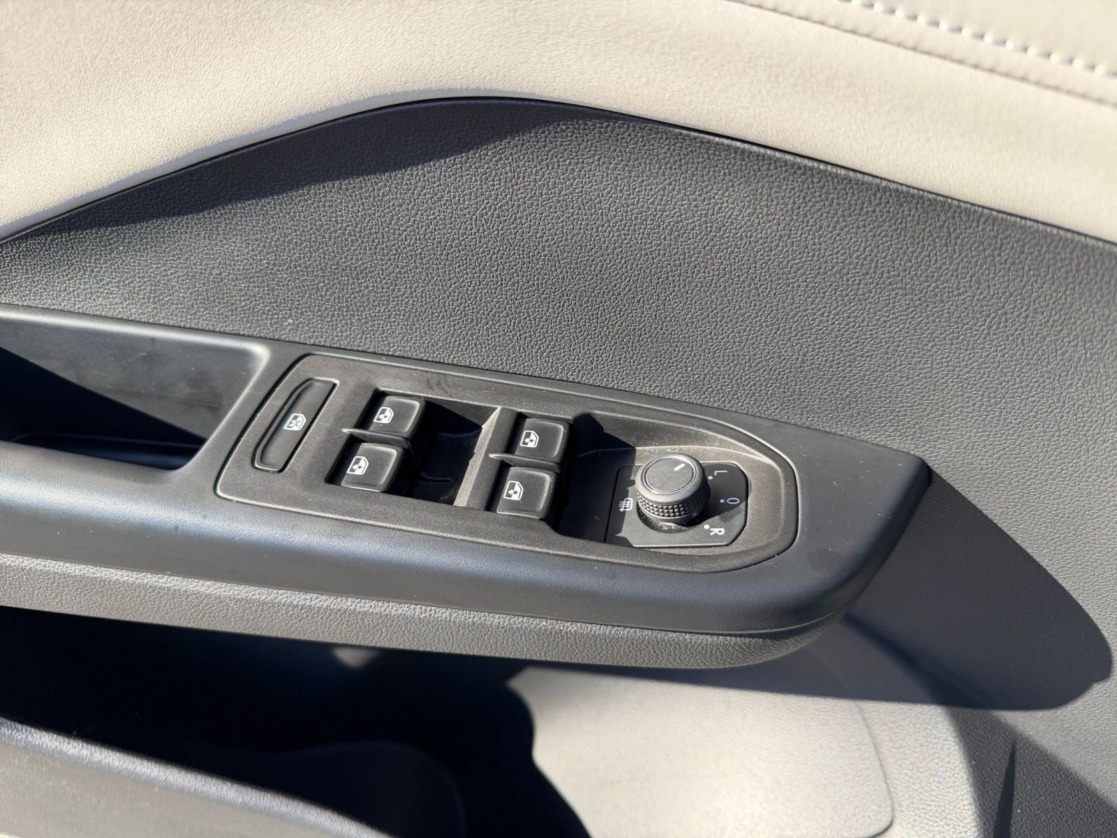 Thumbnail: 2025 Volkswagen Taos - 20