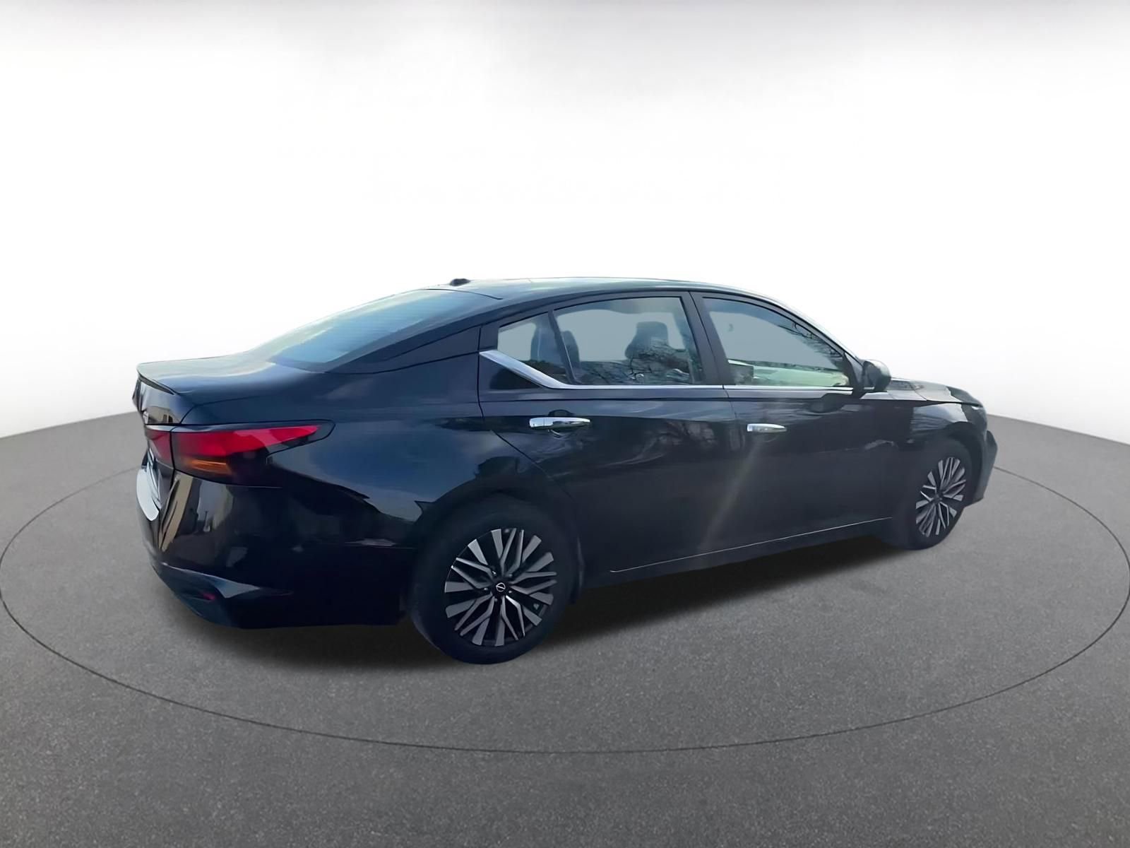 Thumbnail: 2025 Nissan Altima - 15