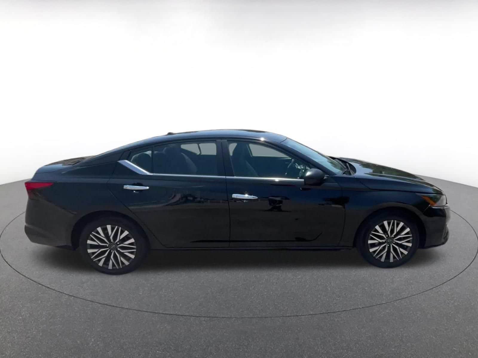 Thumbnail: 2025 Nissan Altima - 16