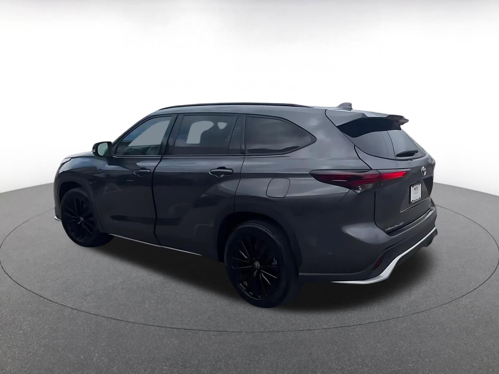 Thumbnail: 2025 Toyota Highlander - 10