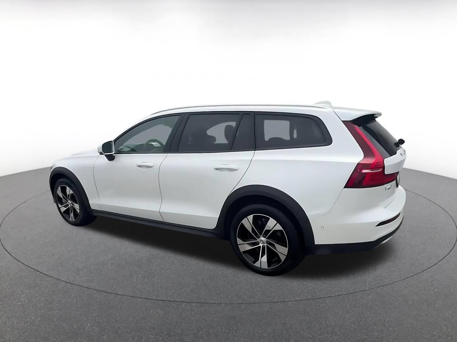 Thumbnail: 2025 Volvo S60 - 10