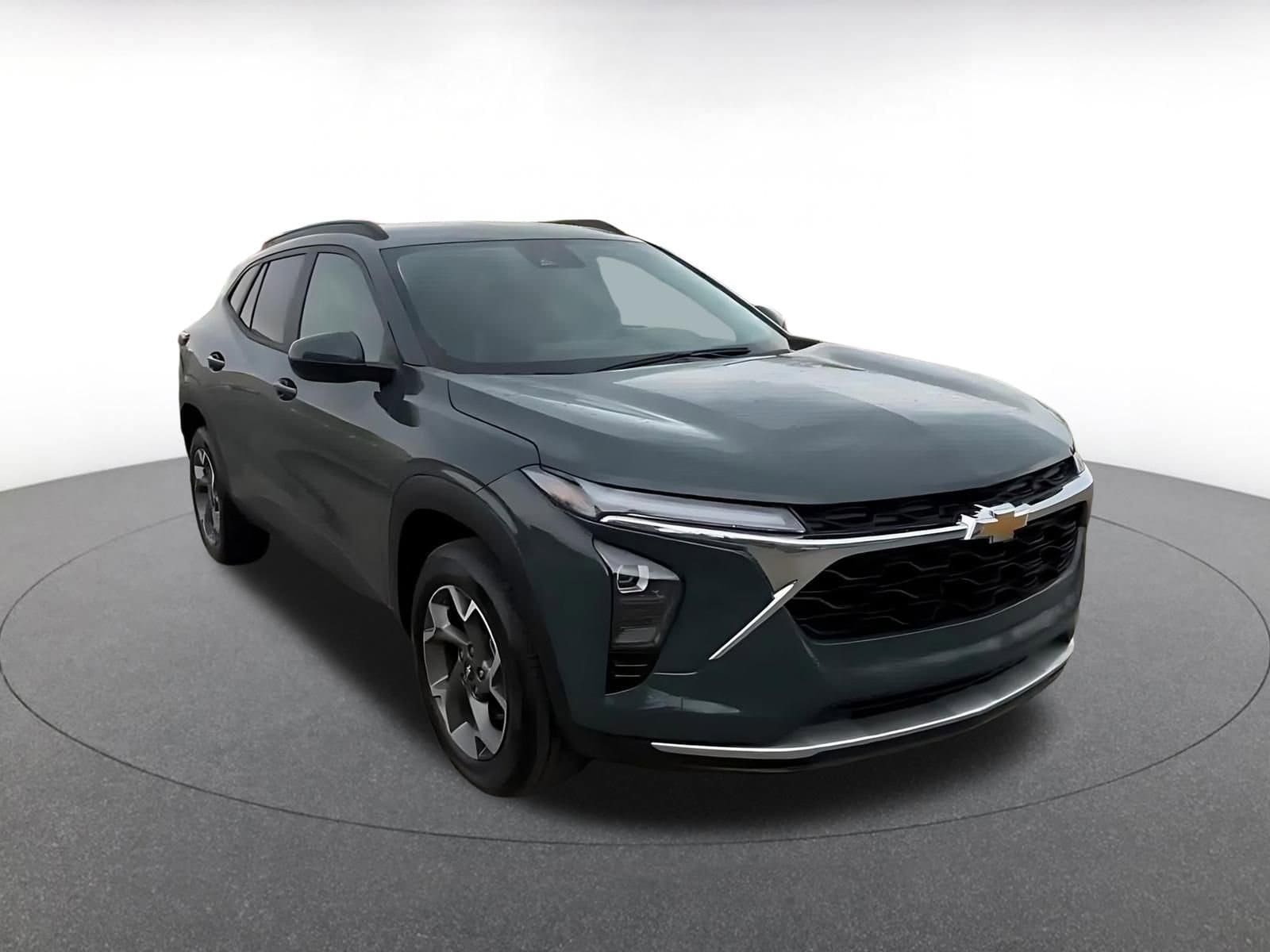 Thumbnail: 2025 Chevrolet Trax - 3