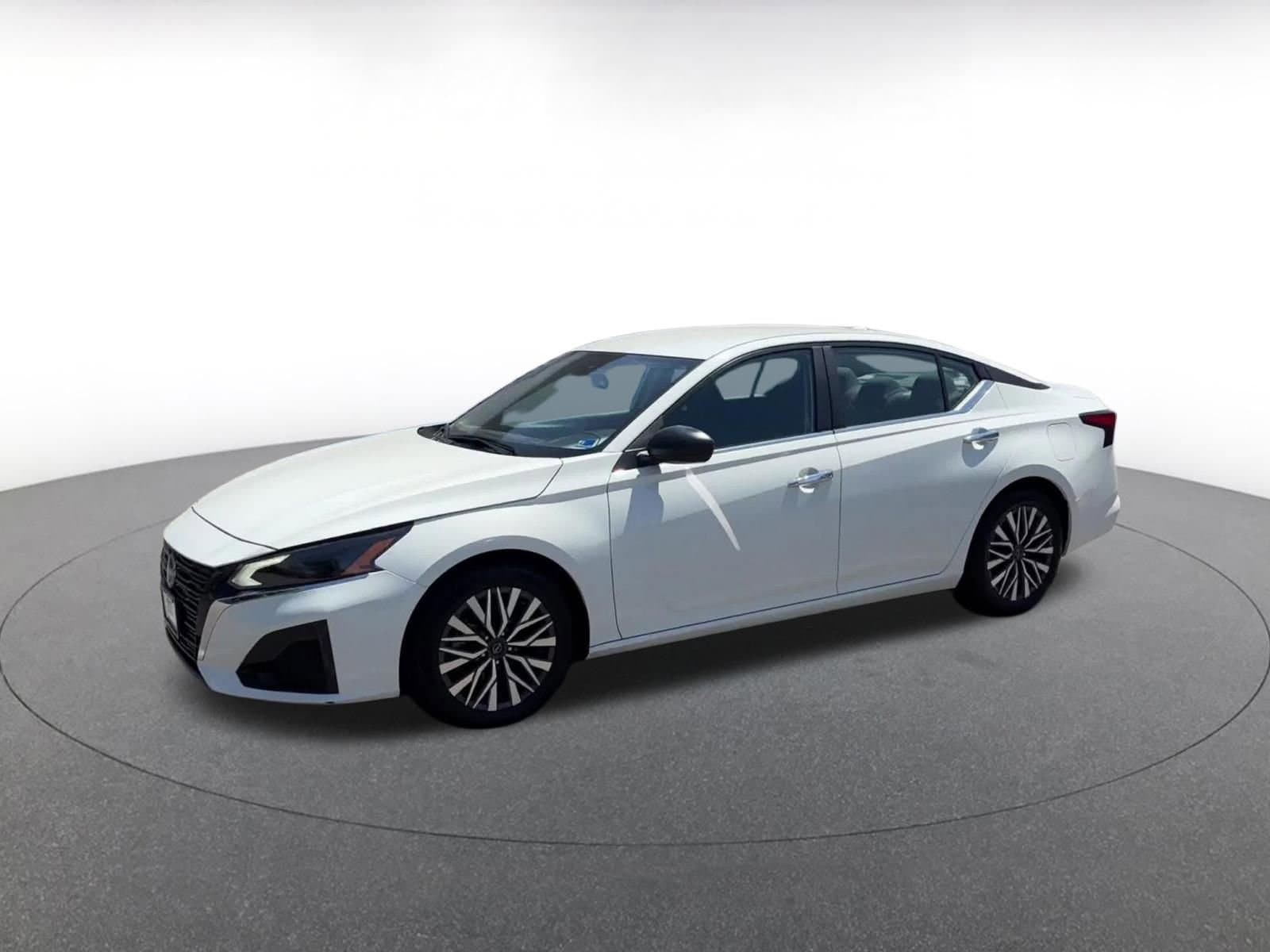 Thumbnail: 2025 Nissan Altima - 8
