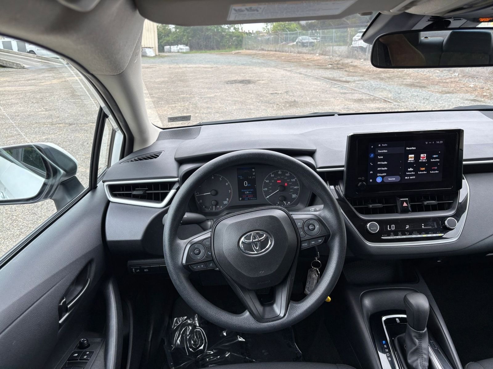 Thumbnail: 2025 Toyota Corolla - 32