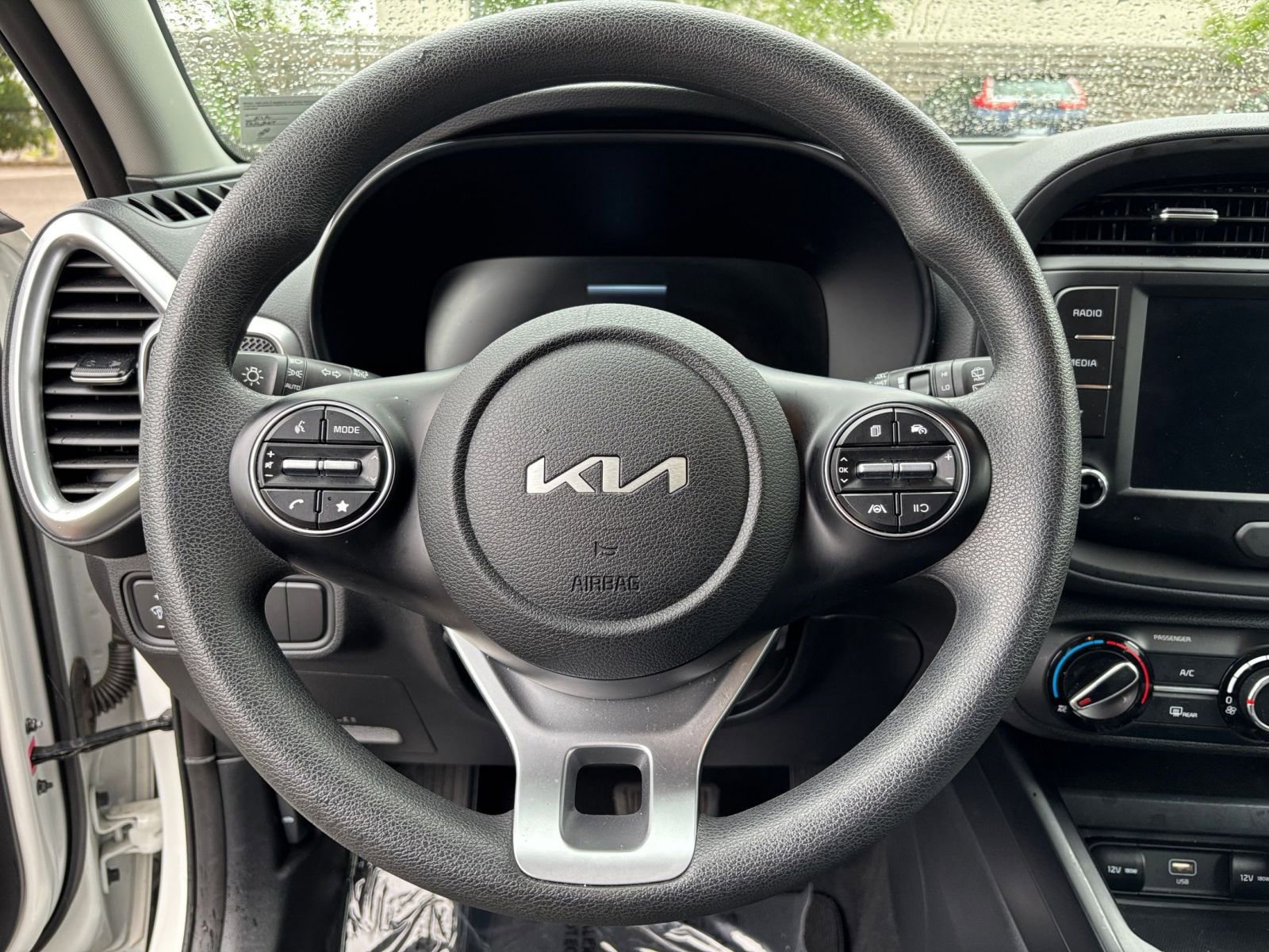 2025 Kia Soul LX - Photo 27