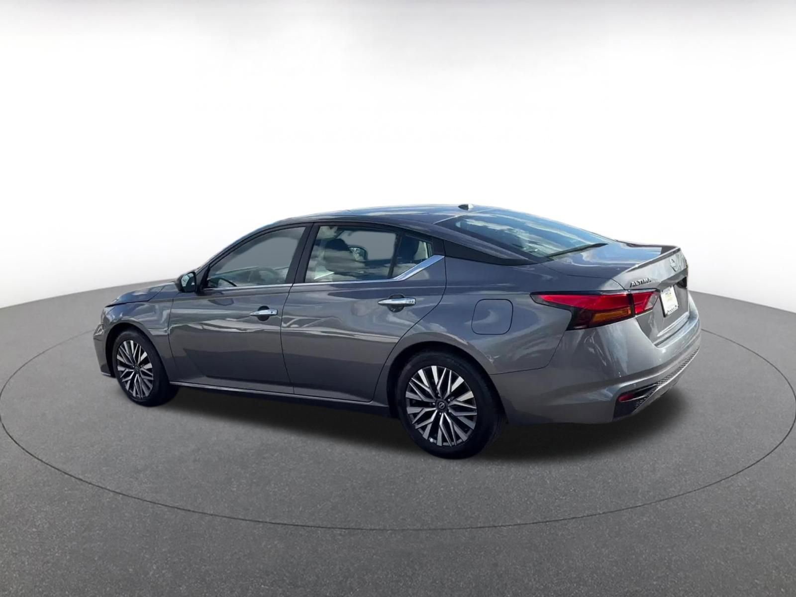 Thumbnail: 2025 Nissan Altima - 10