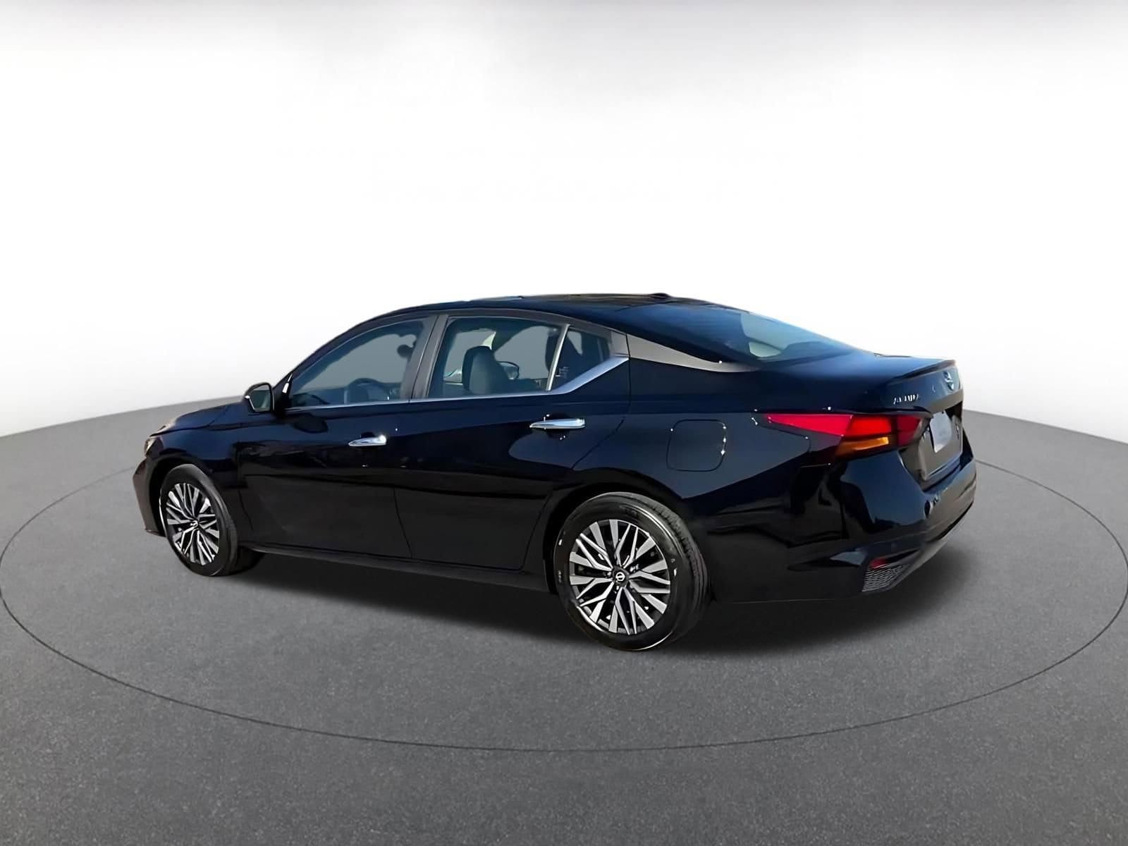 Thumbnail: 2025 Nissan Altima - 10