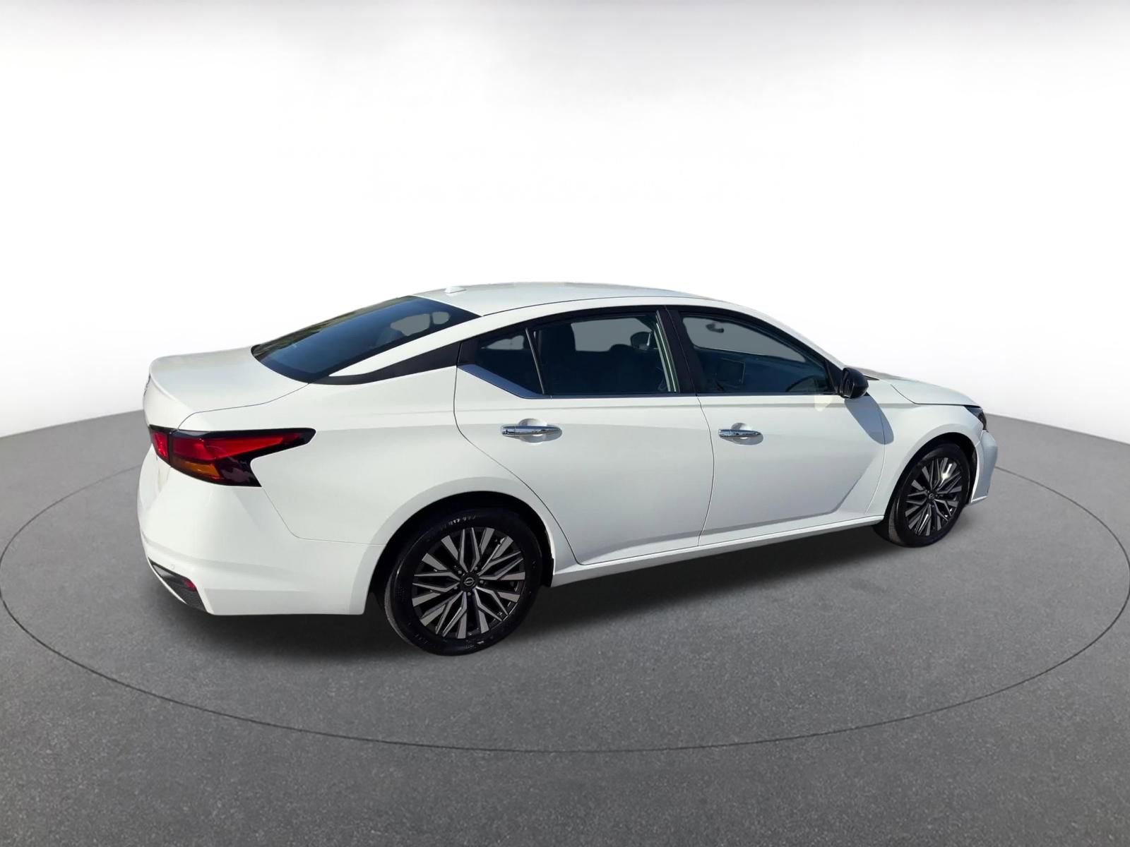 Thumbnail: 2025 Nissan Altima - 15