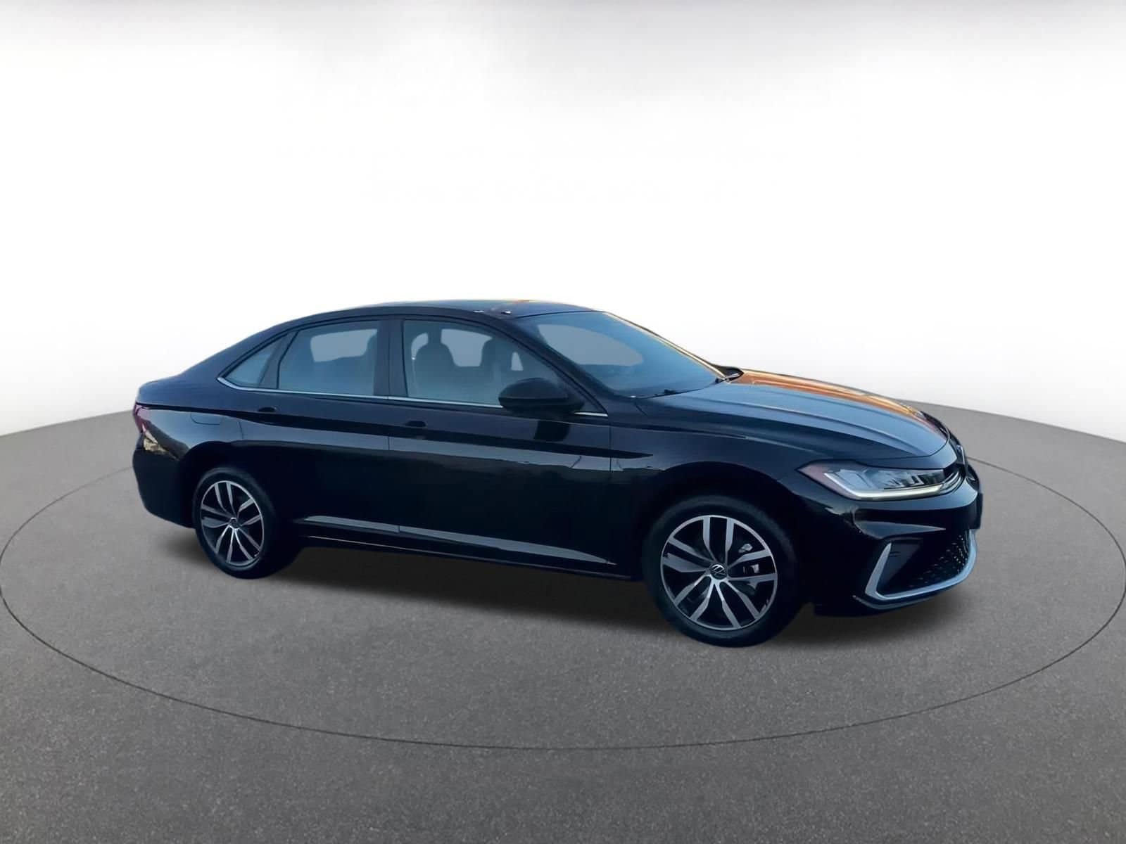 Thumbnail: 2025 Volkswagen Jetta - 2