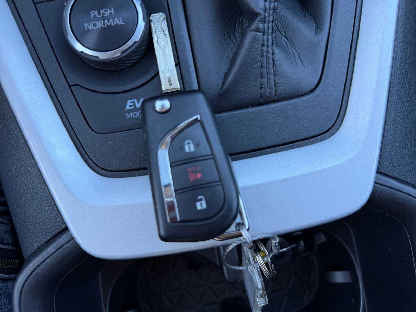 Thumbnail: 2025 Toyota RAV4 - 22