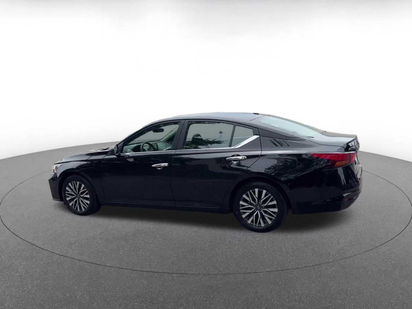 Thumbnail: 2025 Nissan Altima - 10