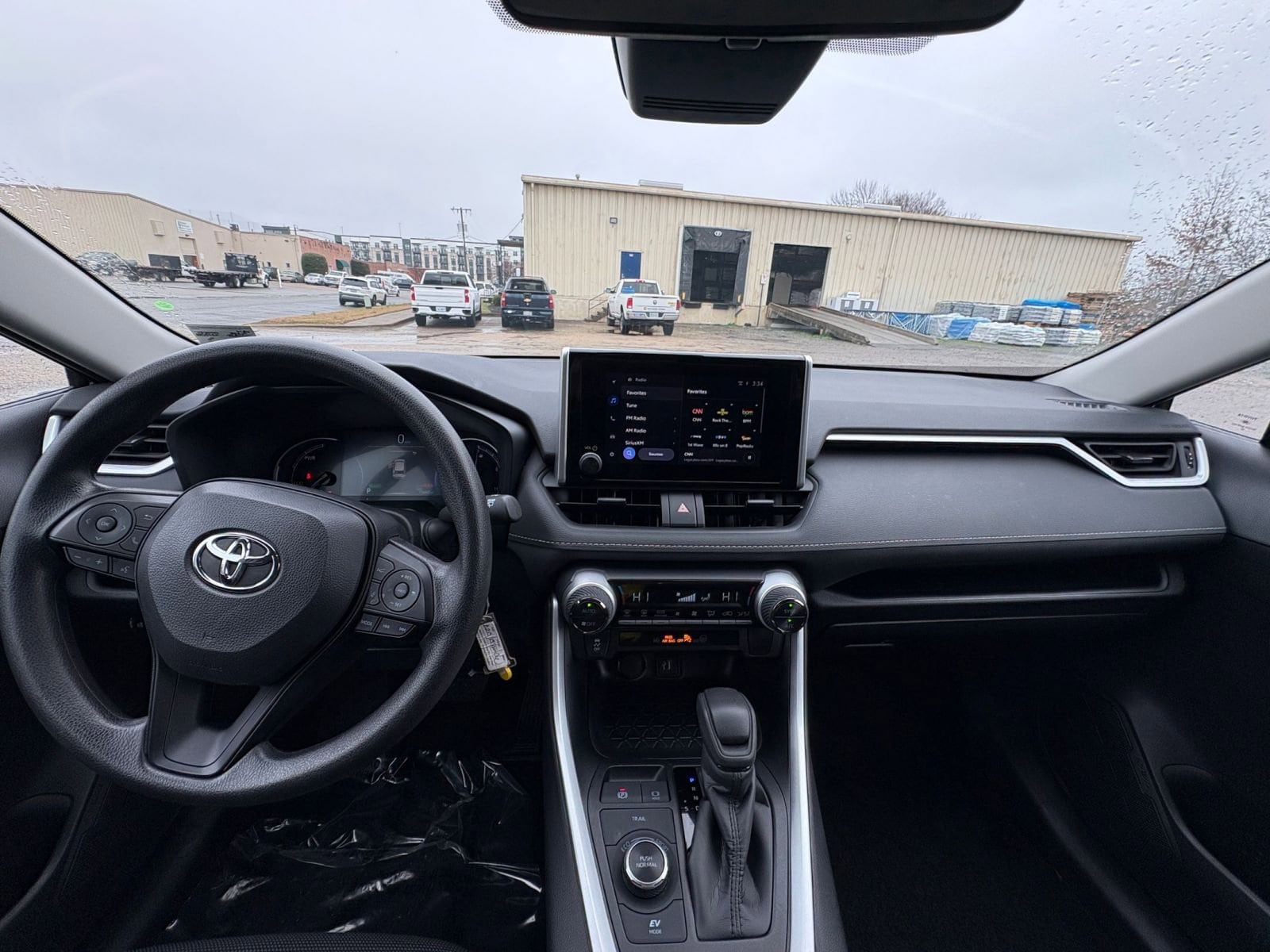 Thumbnail: 2025 Toyota RAV4 - 32