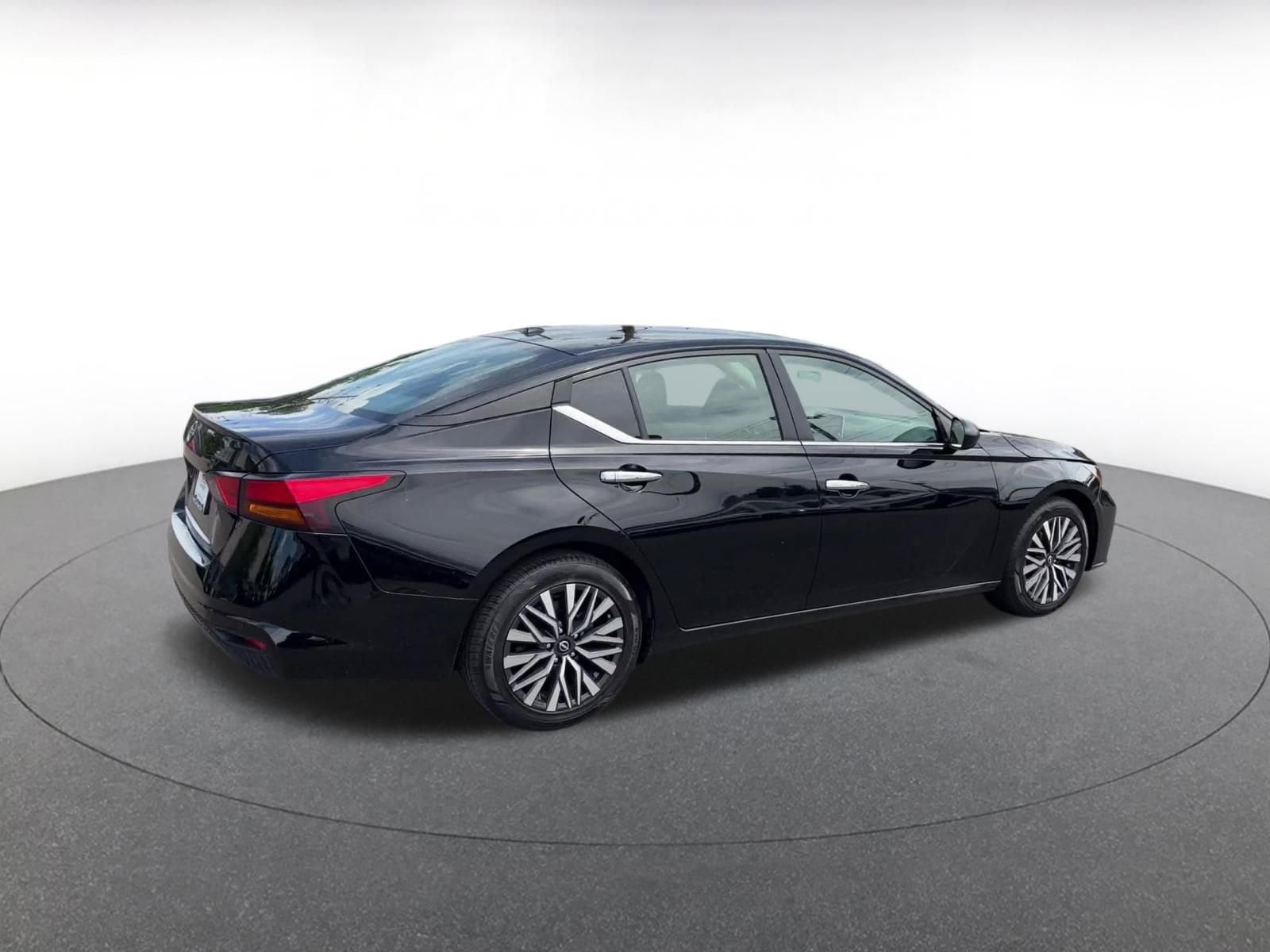Thumbnail: 2025 Nissan Altima - 15