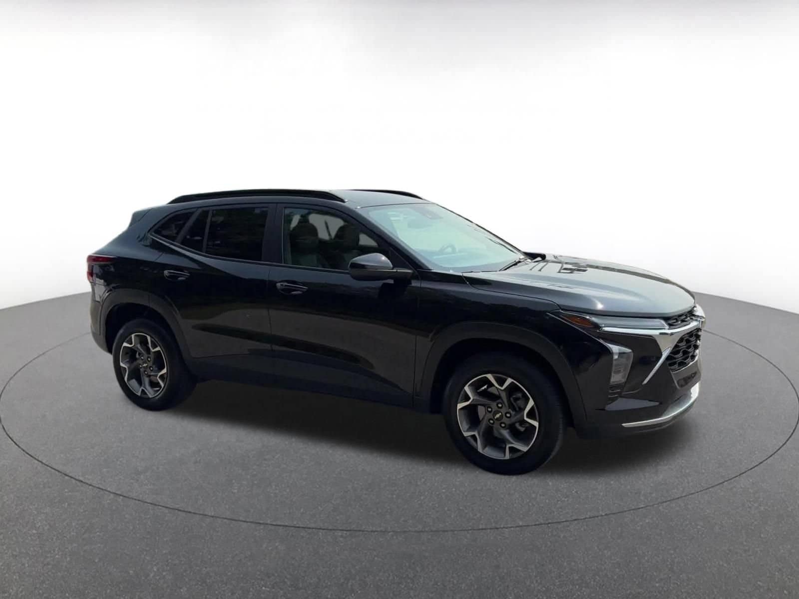 Thumbnail: 2025 Chevrolet Trax - 2
