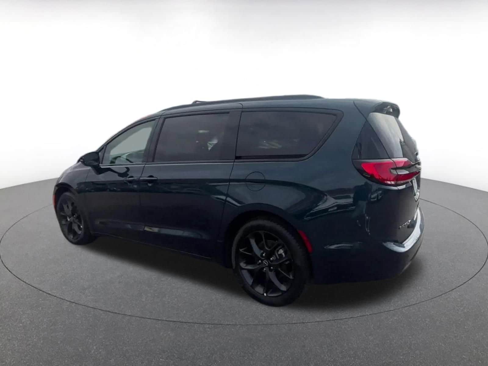 Thumbnail: 2025 Chrysler Pacifica - 10