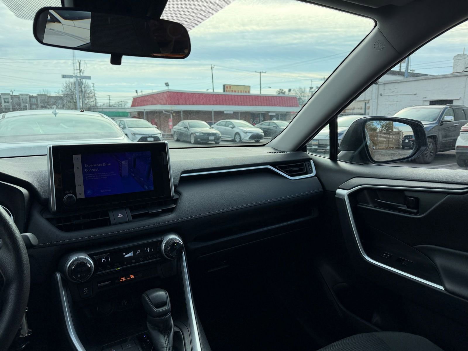 Thumbnail: 2025 Toyota RAV4 - 34