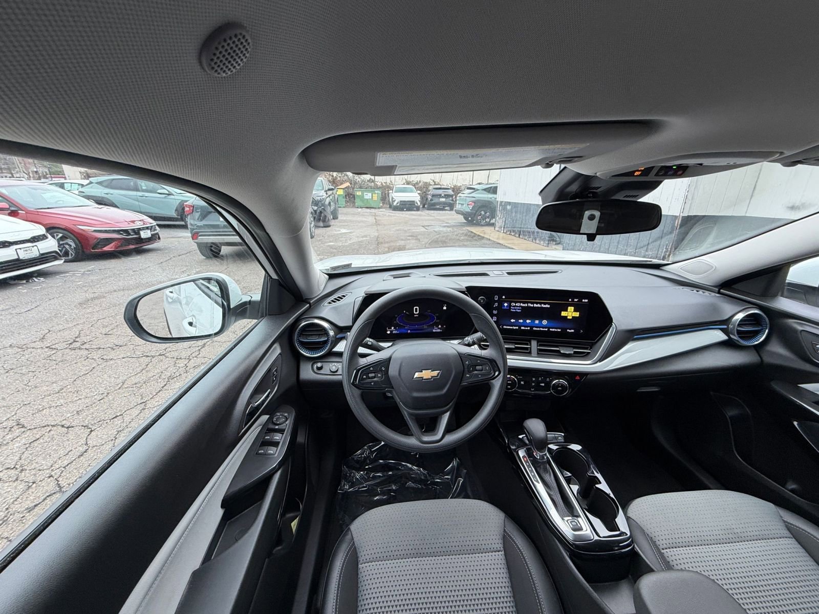 Thumbnail: 2025 Chevrolet Trax - 32