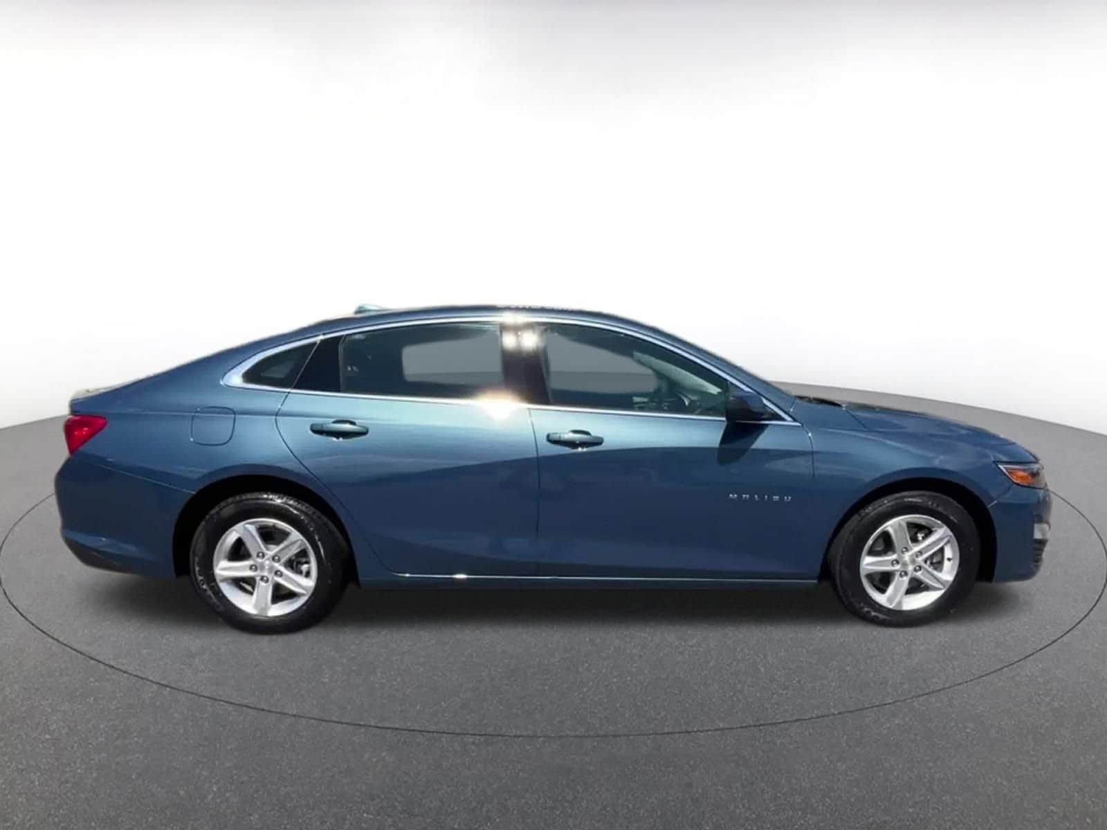 Thumbnail: 2024 Chevrolet Malibu - 16