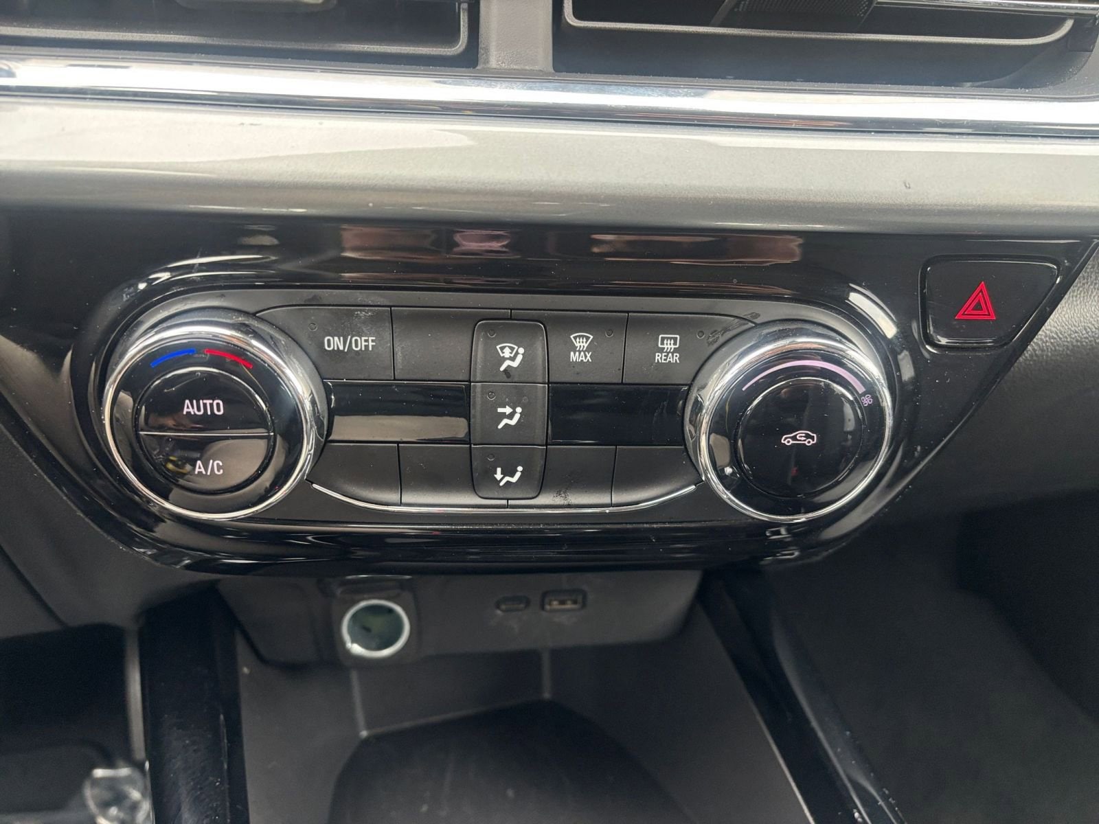 Thumbnail: 2025 Chevrolet Trax - 23